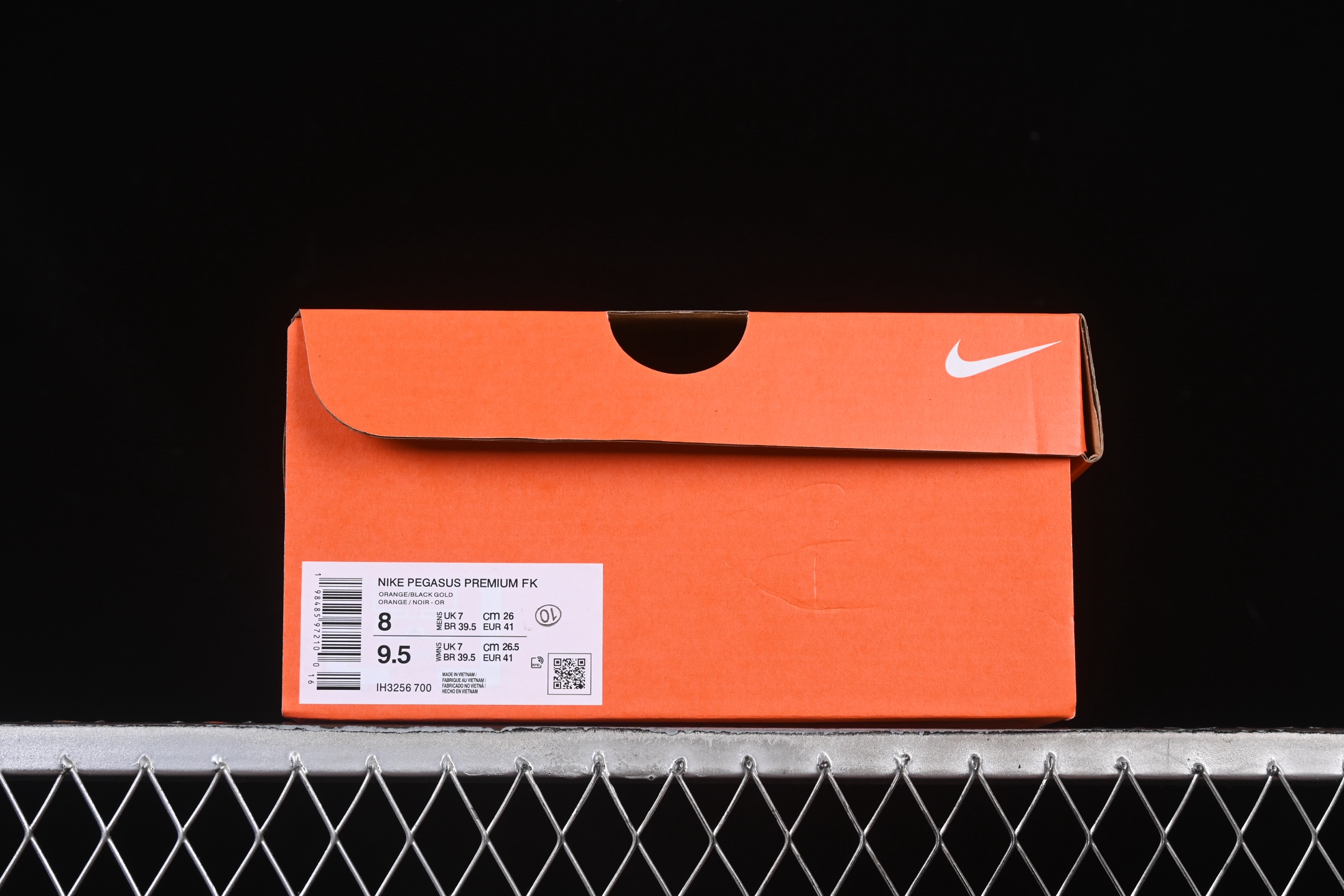 💰300纯原
 Nike Air Zoom Pegasus Premium 耐克网面全掌气垫缓震跑鞋 IH3256-700
#全掌可见的Air Zoom首次在Pegasus系列中出现，模仿了Vaporfly的碳板曲线，增强了跑步时的流畅过渡。
尺码：35.5 36 36.5 37.5 38 38.5 39 40 40.5 41 42 42.5 43 44 44.5 45 46 AJD4