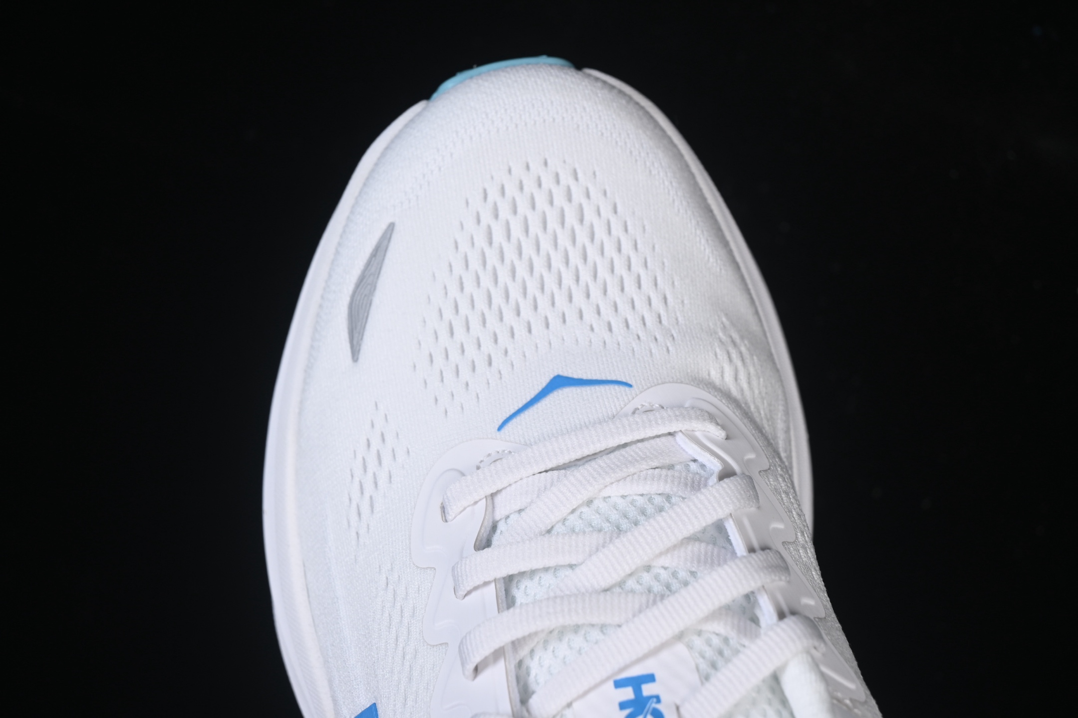 💰220纯原
 HOKA ONE ONE Bondi 9 机能缓震跑鞋 1162011 WKB
#鞋面部分采用工程网眼面料，可以确保必要的透气性能。使用了全新的莱卡橡筋，这大大提升了鞋面的硬度，由此增加鞋面的支撑性能。后掌33mm、前掌29mm的超厚Soft EVA中底，比传统的EVA材料还要柔软30%
尺码：39 40 40.5 41 42 42.5 43 44 44.5 45 46 7+D4