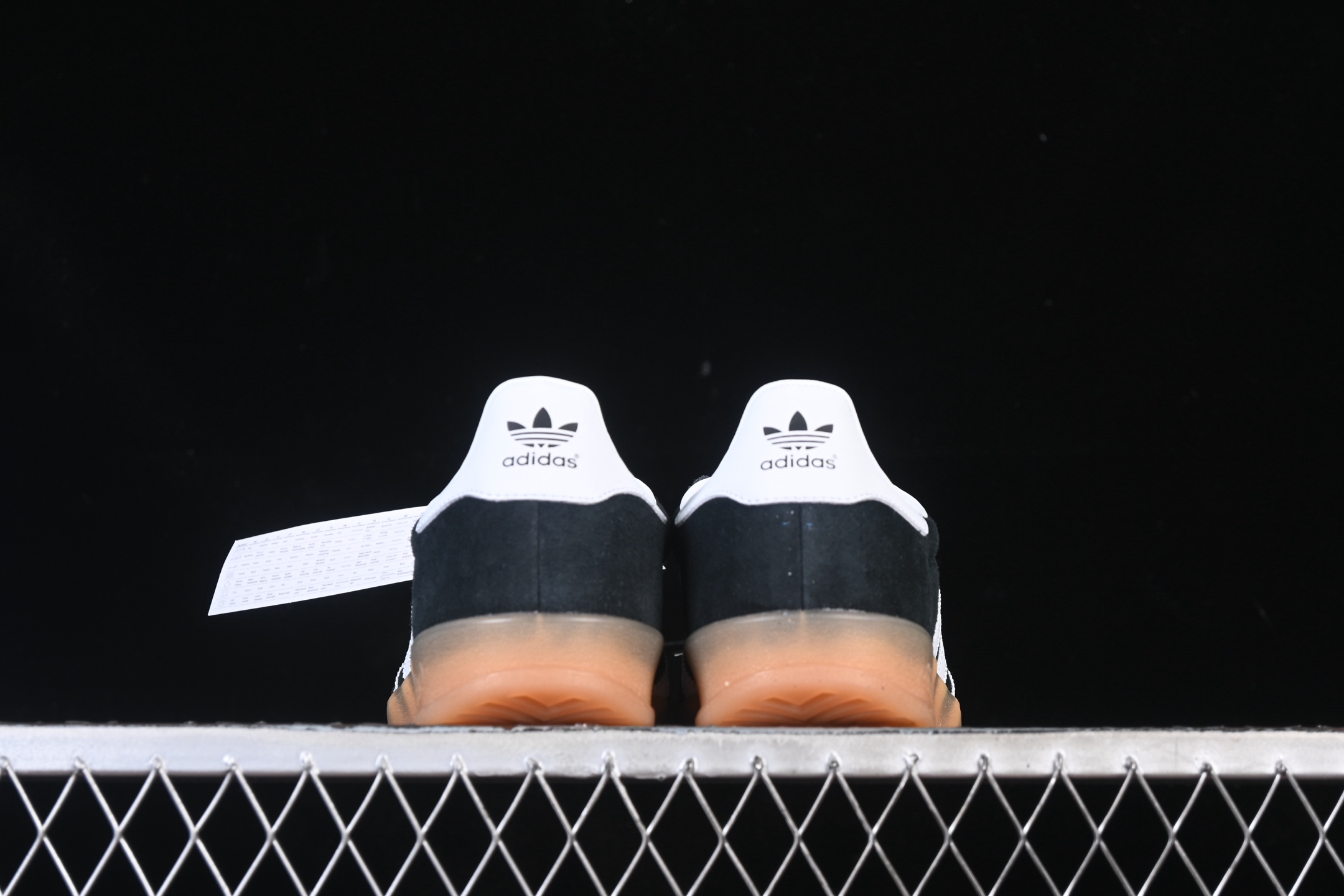 💰240纯原 Adidas Originals Gazelle Indoor JI2060 三叶草复古休闲防滑耐磨低帮板鞋
#原厂原数据版型 皮料切割干净无任何毛边 鞋型细节完美 超高清洁度
尺码：35 36 36.5 37 38 38.5 39 40 40.5 41 42 42.5 43 44 44.5 45 C.D4