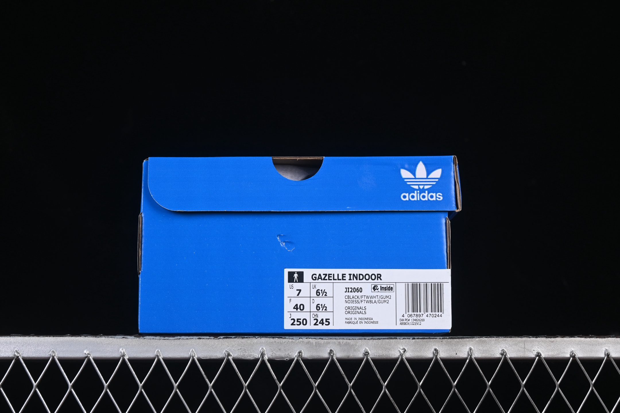 💰240纯原 Adidas Originals Gazelle Indoor JI2060 三叶草复古休闲防滑耐磨低帮板鞋
#原厂原数据版型 皮料切割干净无任何毛边 鞋型细节完美 超高清洁度
尺码：35 36 36.5 37 38 38.5 39 40 40.5 41 42 42.5 43 44 44.5 45 C.D4