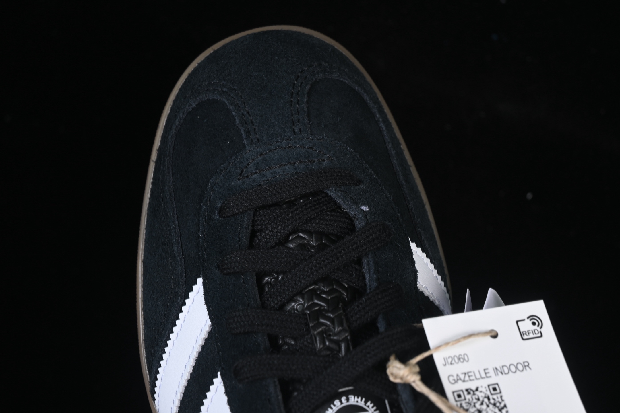 💰240纯原 Adidas Originals Gazelle Indoor JI2060 三叶草复古休闲防滑耐磨低帮板鞋
#原厂原数据版型 皮料切割干净无任何毛边 鞋型细节完美 超高清洁度
尺码：35 36 36.5 37 38 38.5 39 40 40.5 41 42 42.5 43 44 44.5 45 C.D4