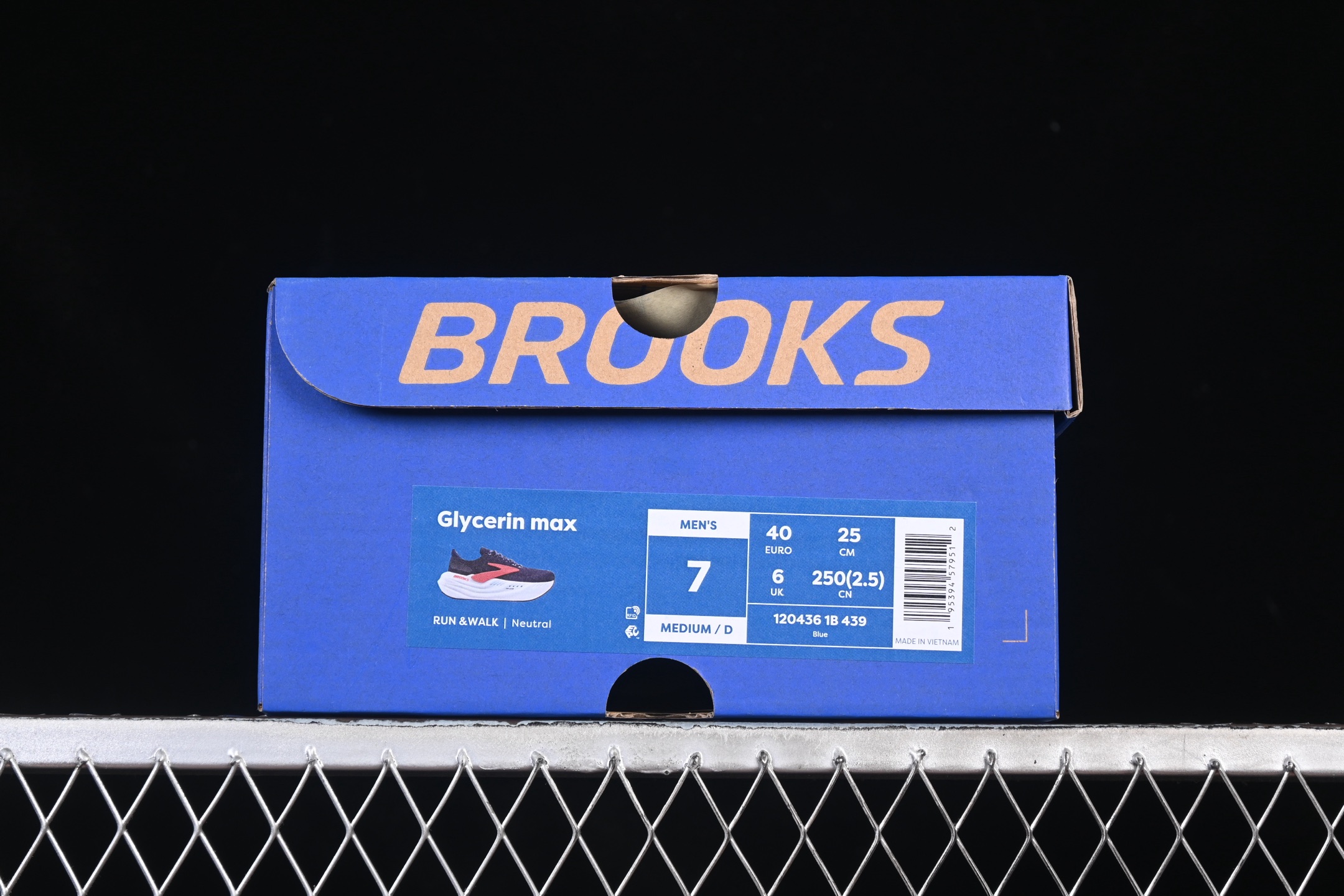💰260纯原
 Brooks Glycerin Max 布鲁克斯 男子缓震马拉松慢跑鞋 1204361B439
#广东超临界大底 原楦原纸板 客供原厂材料开发 极致一眼正品既视感 细节如图所示
尺码：36 36.5 37 38 38.5 39 40 40.5 41 42 42.5 43 44 44.5 45 46 N.C3