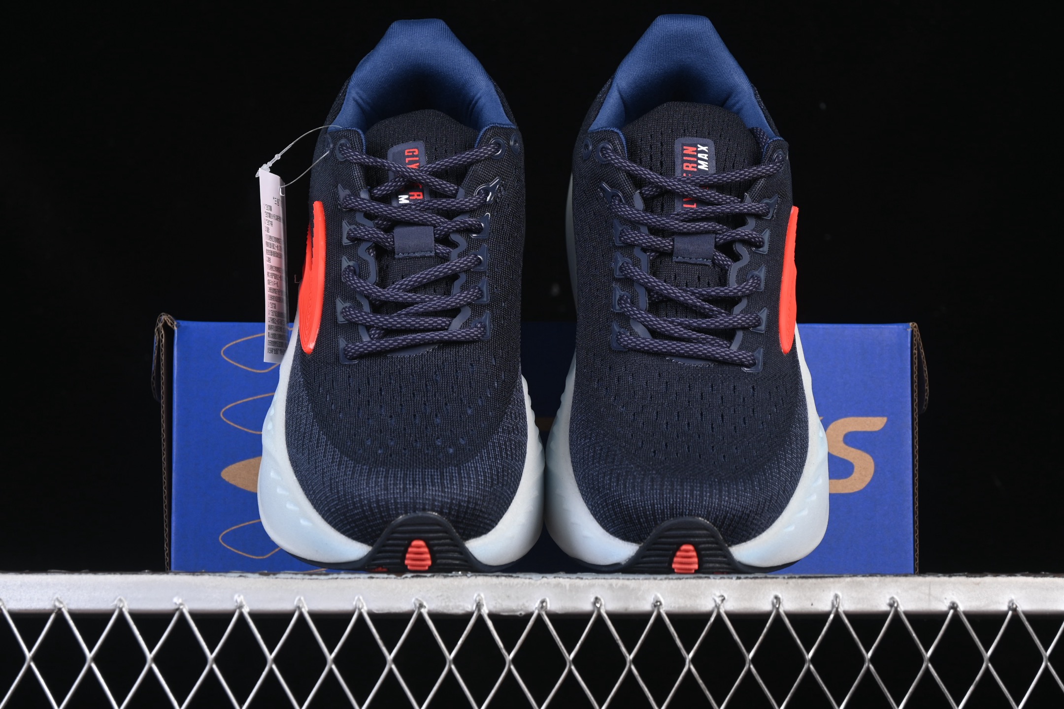 💰260纯原
 Brooks Glycerin Max 布鲁克斯 男子缓震马拉松慢跑鞋 1204361B439
#广东超临界大底 原楦原纸板 客供原厂材料开发 极致一眼正品既视感 细节如图所示
尺码：36 36.5 37 38 38.5 39 40 40.5 41 42 42.5 43 44 44.5 45 46 N.C3