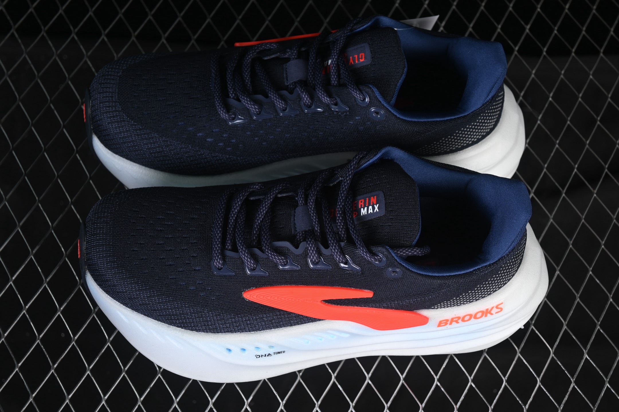 💰260纯原
 Brooks Glycerin Max 布鲁克斯 男子缓震马拉松慢跑鞋 1204361B439
#广东超临界大底 原楦原纸板 客供原厂材料开发 极致一眼正品既视感 细节如图所示
尺码：36 36.5 37 38 38.5 39 40 40.5 41 42 42.5 43 44 44.5 45 46 N.C3