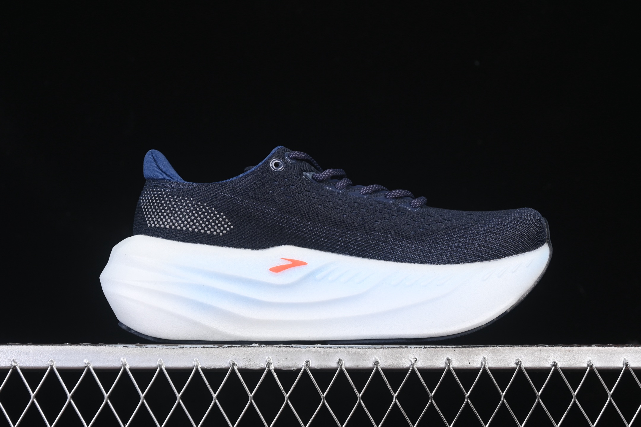 💰260纯原
 Brooks Glycerin Max 布鲁克斯 男子缓震马拉松慢跑鞋 1204361B439
#广东超临界大底 原楦原纸板 客供原厂材料开发 极致一眼正品既视感 细节如图所示
尺码：36 36.5 37 38 38.5 39 40 40.5 41 42 42.5 43 44 44.5 45 46 N.C3