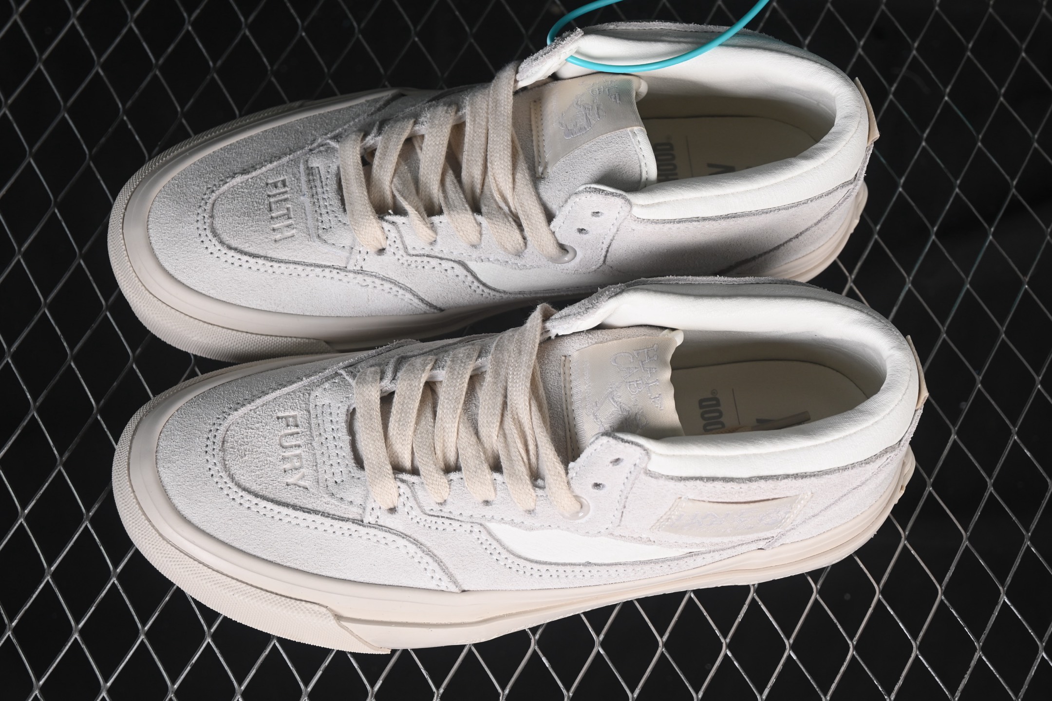 💰220纯原
Vans Half Cab 33 范斯官方 复古休闲简约百搭滑板鞋 VN000EFY7VJ
#工艺：硫化1:1（重量1:1、真标、原钢印、材质标、鞋型标、合格证）
尺码：35 36 36.5 37 38 38.5 39 40 40.5 41 42 42.5 43 44 M.C3
