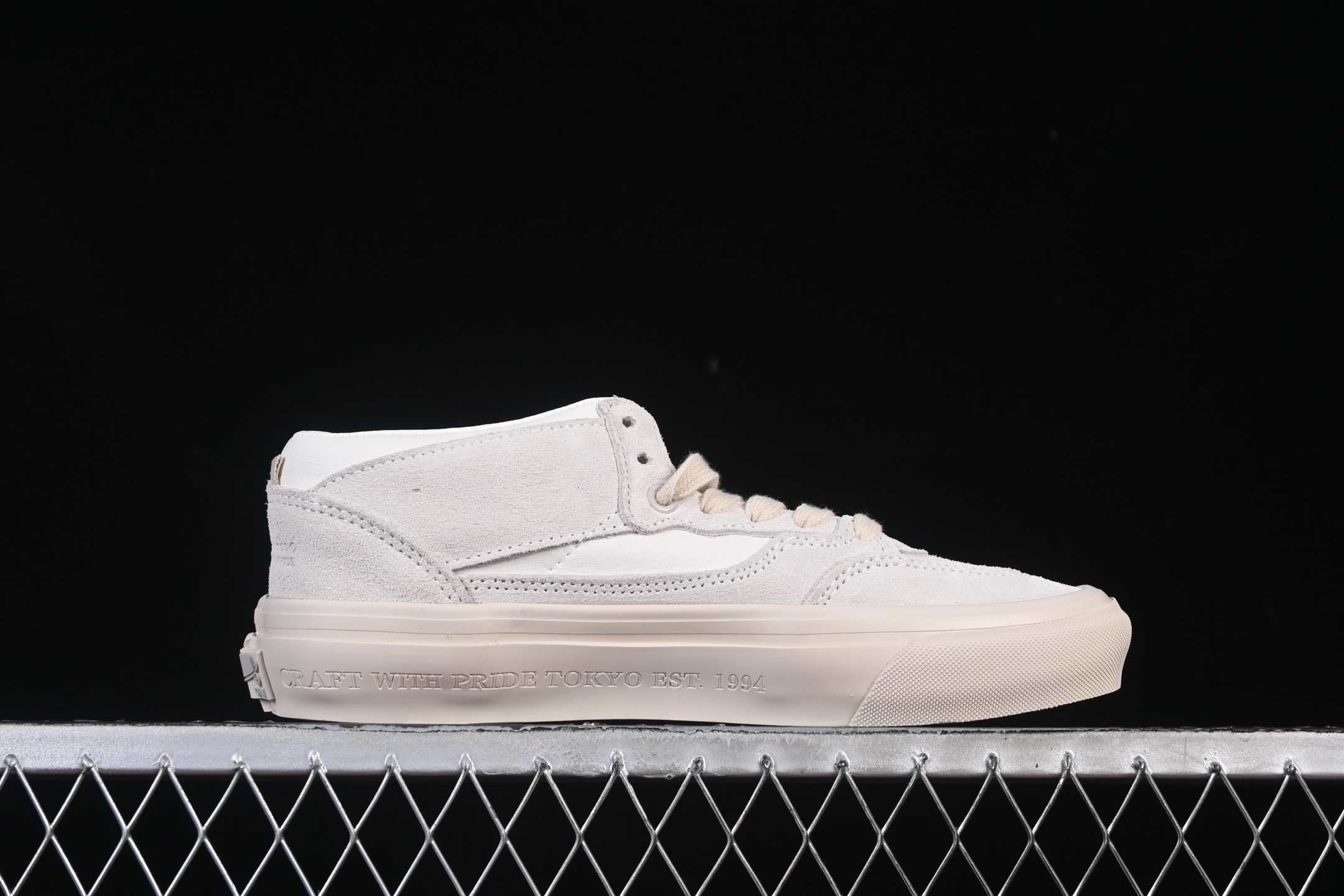 💰220纯原
Vans Half Cab 33 范斯官方 复古休闲简约百搭滑板鞋 VN000EFY7VJ
#工艺：硫化1:1（重量1:1、真标、原钢印、材质标、鞋型标、合格证）
尺码：35 36 36.5 37 38 38.5 39 40 40.5 41 42 42.5 43 44 M.C3