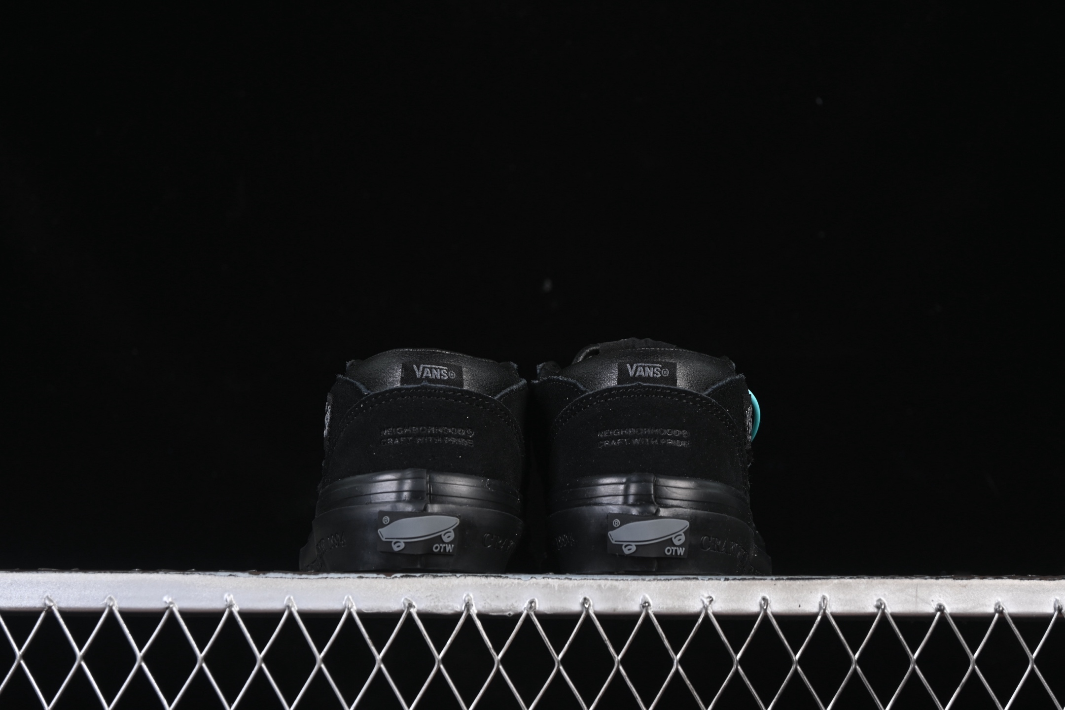 💰220纯原
 Vans Half Cab 33 范斯官方 复古休闲简约百搭滑板鞋 VN000EFYBLA
#工艺：硫化1:1（重量1:1、真标、原钢印、材质标、鞋型标、合格证）
尺码：35 36 36.5 37 38 38.5 39 40 40.5 41 42 42.5 43 44 M.C3