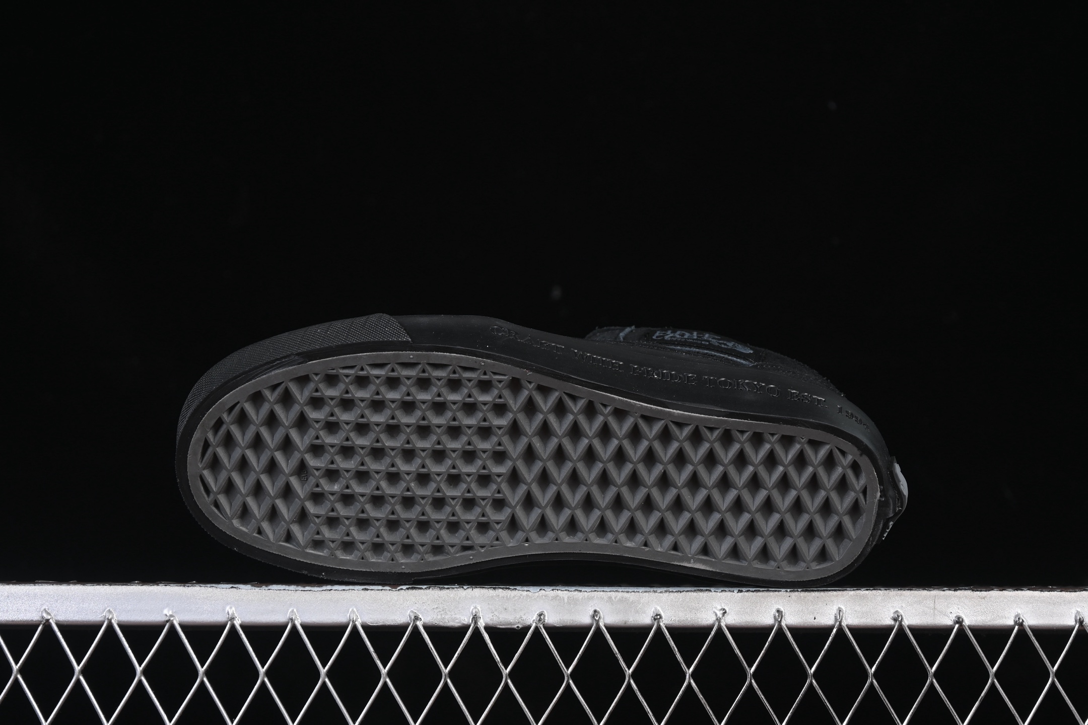 💰220纯原
 Vans Half Cab 33 范斯官方 复古休闲简约百搭滑板鞋 VN000EFYBLA
#工艺：硫化1:1（重量1:1、真标、原钢印、材质标、鞋型标、合格证）
尺码：35 36 36.5 37 38 38.5 39 40 40.5 41 42 42.5 43 44 M.C3