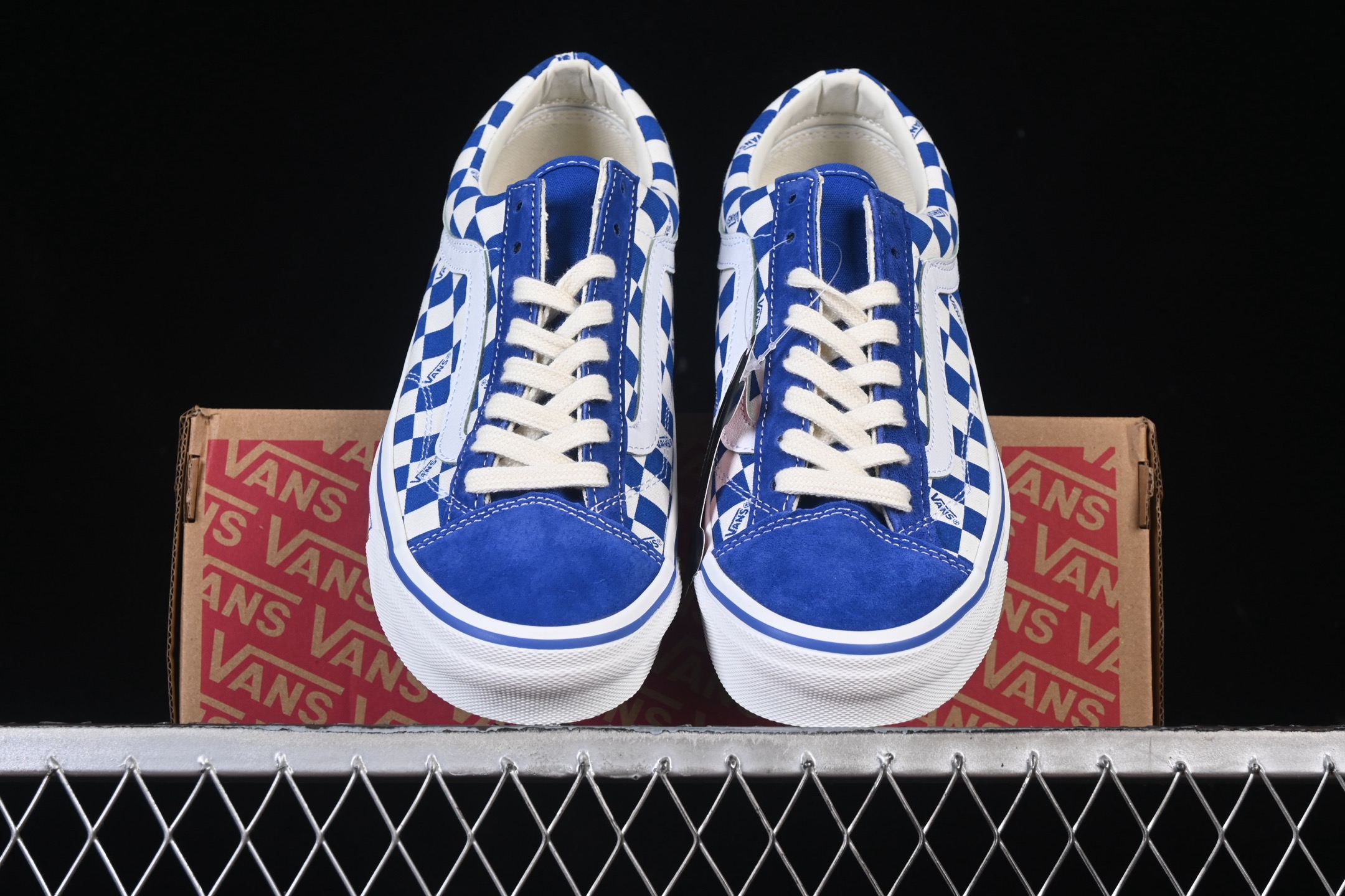 💰150纯原
 Vans Sku-Skool 范斯官方 低帮休闲板鞋 VN000D57ERM
#工艺：硫化1:1（重量1:1、真标、原钢印、材质标、鞋型标、合格证）
尺码：35 36 36.5 37 38 38.5 39 40 40.5 41 42 42.5 43 44 M.C3
