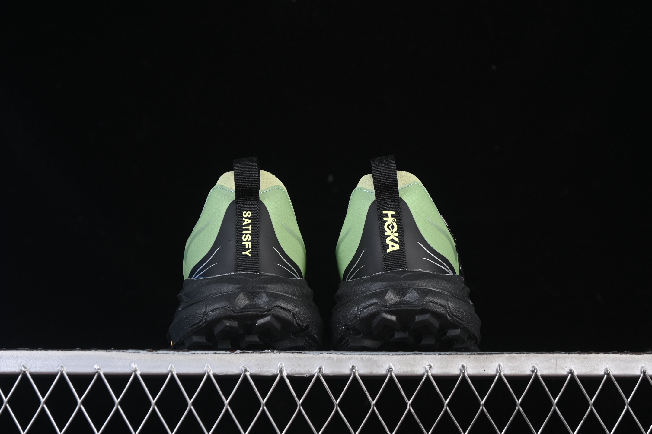 💰220纯原
HOKA ONE ONE Satisfy Running Mafate Trail 低帮缓震户外登山功能鞋 1168450 LHC
尺码：36 36.5 37 38 38.5 39 40 40.5 41 42 42.5 43 44 45 N.D4