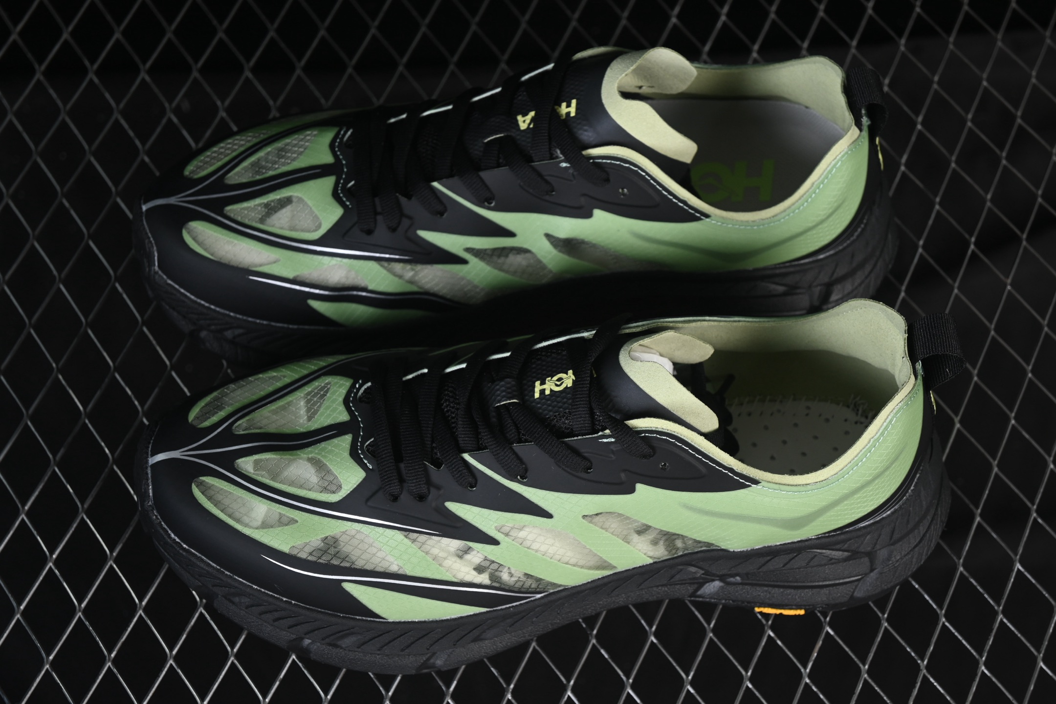 💰220纯原
HOKA ONE ONE Satisfy Running Mafate Trail 低帮缓震户外登山功能鞋 1168450 LHC
尺码：36 36.5 37 38 38.5 39 40 40.5 41 42 42.5 43 44 45 N.D4