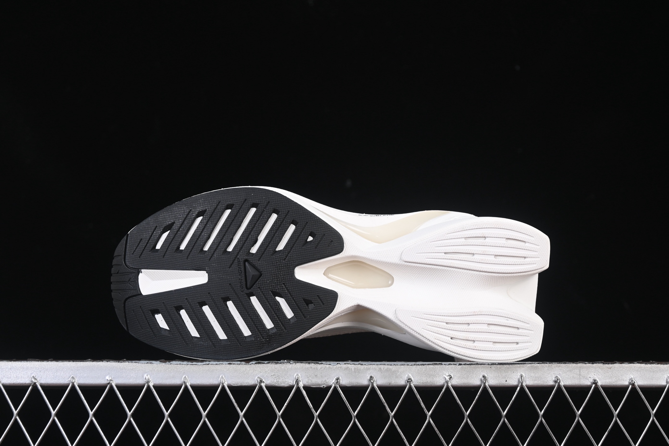 💰360纯原
 MM6 x Salomon Maison Margiela Spectur 联名款 萨洛蒙圆头系带低帮生活休闲鞋 白色
尺码：36 36.5 37 38 38.5 39 40 40.5 41 42 42.5 43 44 44.5 45 AJE5