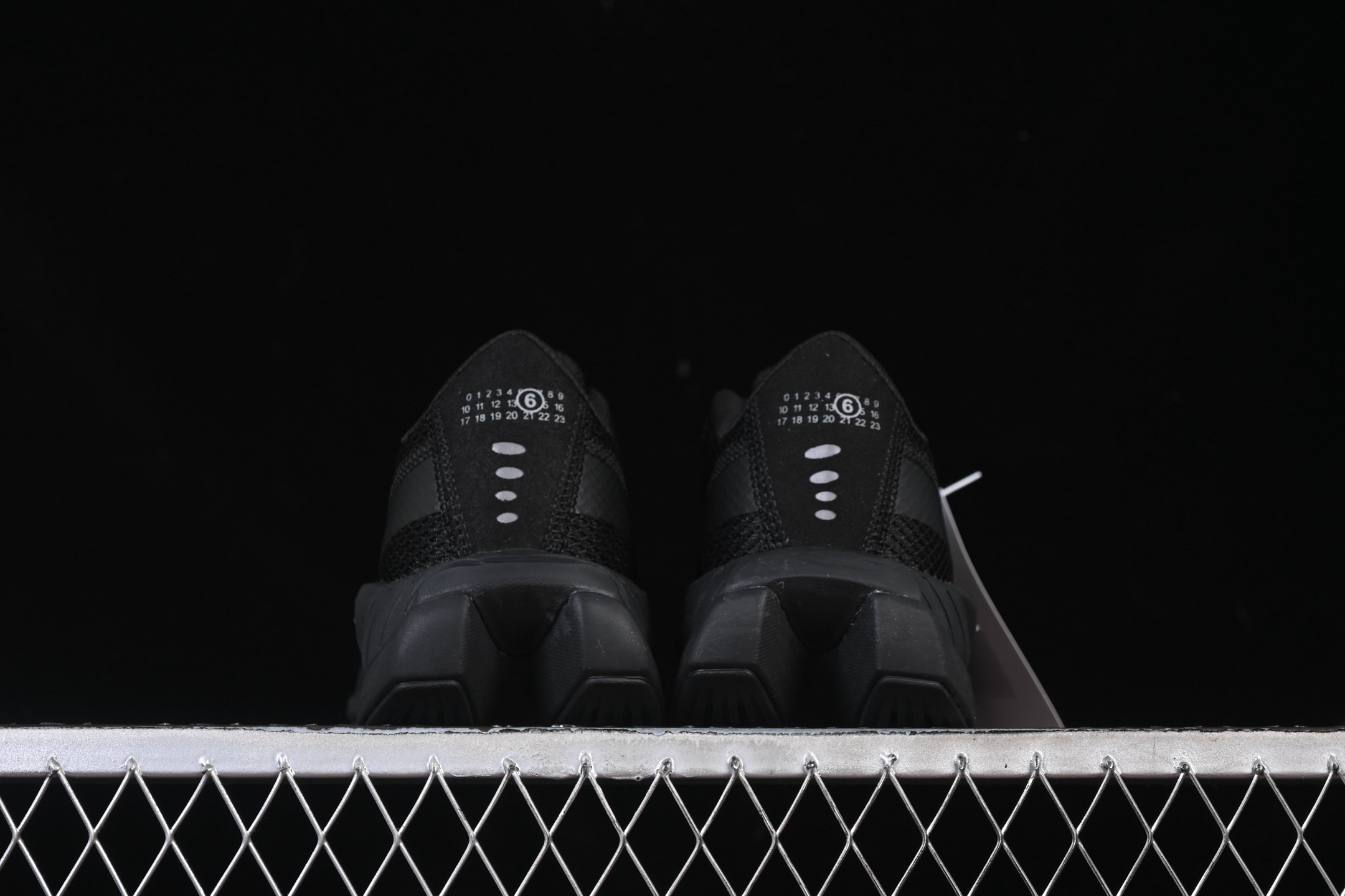 💰360纯原
 MM6 x Salomon Maison Margiela Spectur 联名款 萨洛蒙圆头系带低帮生活休闲鞋 黑色
尺码：36 36.5 37 38 38.5 39 40 40.5 41 42 42.5 43 44 44.5 45 AJE5