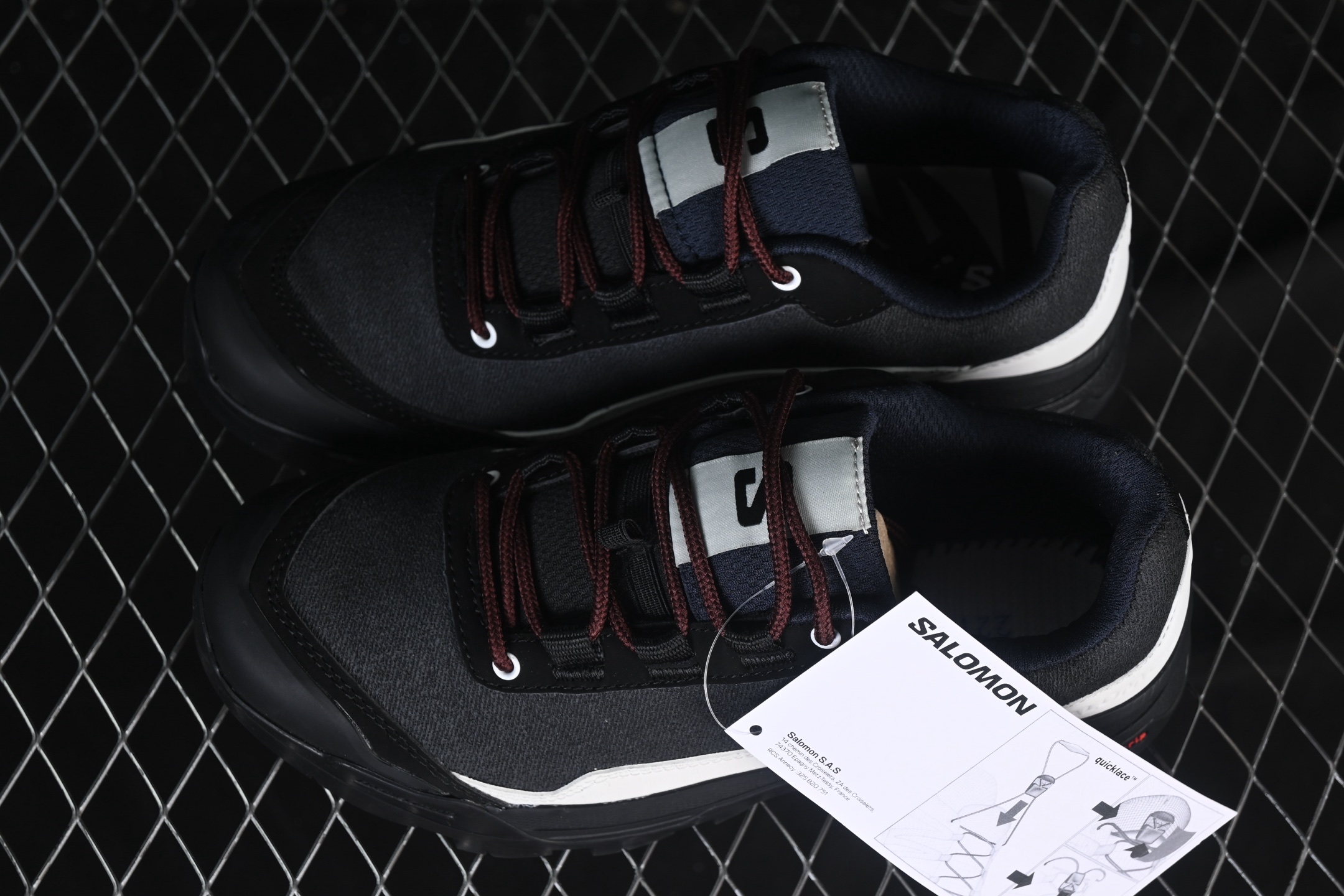 💰360纯原
Salomon X-ALP 萨洛蒙 探索者系列户外越野跑鞋  474200-20
#鞋面采用SENSIFIT贴合技术 全方位贴合包裹脚型 鞋跟部鞋底牵引设计 提供强大的抓地性能 更适应野外崎岖不平的道路 其3D ADVANCED CHASSIS底盘 材料轻量大化 钉齿设计更具稳定性、防护性 鞋底易磨损区运用CONTAGRIP高耐磨材料 应对城市硬质路面长距离跑考验
尺码：36 36.5 37 38 38.5 39 40 40.5 41 42 42.5 43 44 44.5 45 46 HCD4