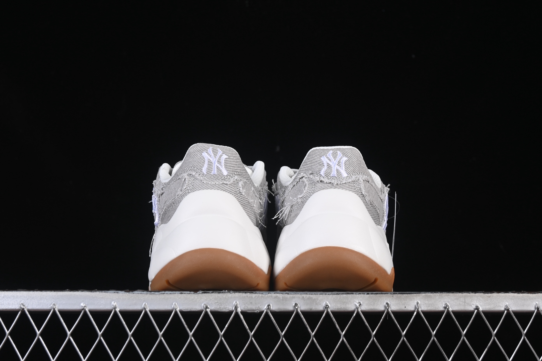 💰200纯原
 NY MLB Bigball Chunky Vintage Cursive 纽约洋基队 增高厚底跑鞋 3ASHVT25N50GRL
尺码：35 36 36.5 37.5 38 38.5 39 40 40.5 41 42 42.5 43 44 FYC3