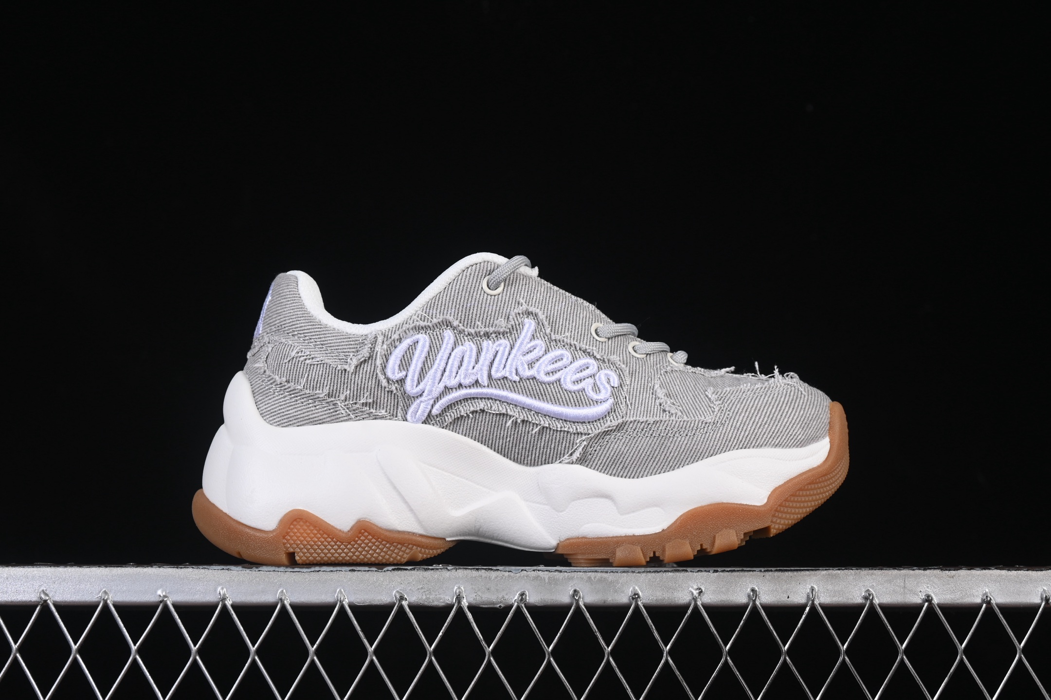 💰200纯原
 NY MLB Bigball Chunky Vintage Cursive 纽约洋基队 增高厚底跑鞋 3ASHVT25N50GRL
尺码：35 36 36.5 37.5 38 38.5 39 40 40.5 41 42 42.5 43 44 FYC3