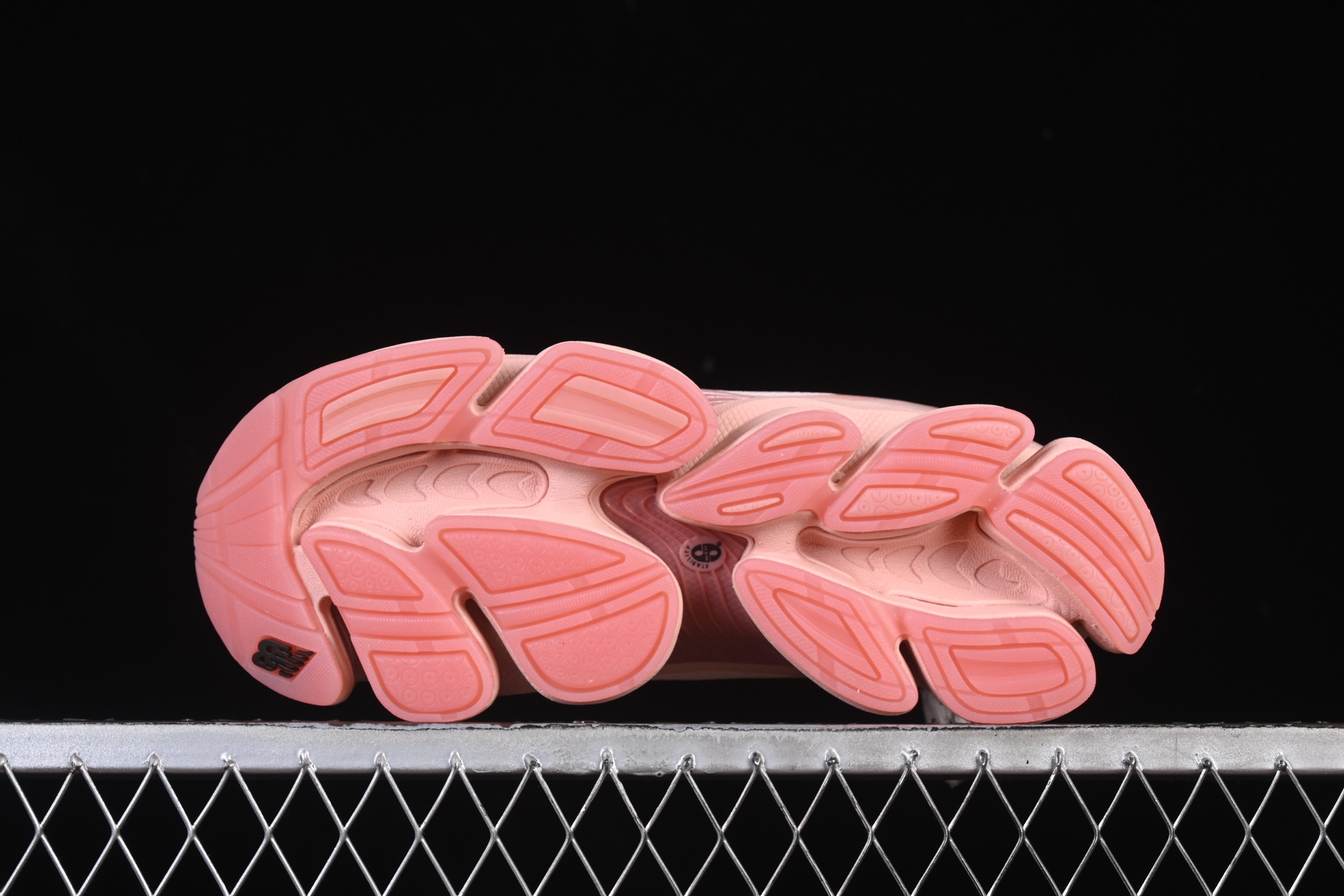 💰260纯原 New Balance 2000系列复古老爹风休闲运动慢跑鞋 U2000JG
尺码：36 37 37.5 38 38.5 39 40 40.5 41 42 42.5 43 44 44.5 45 46.5 3.D4