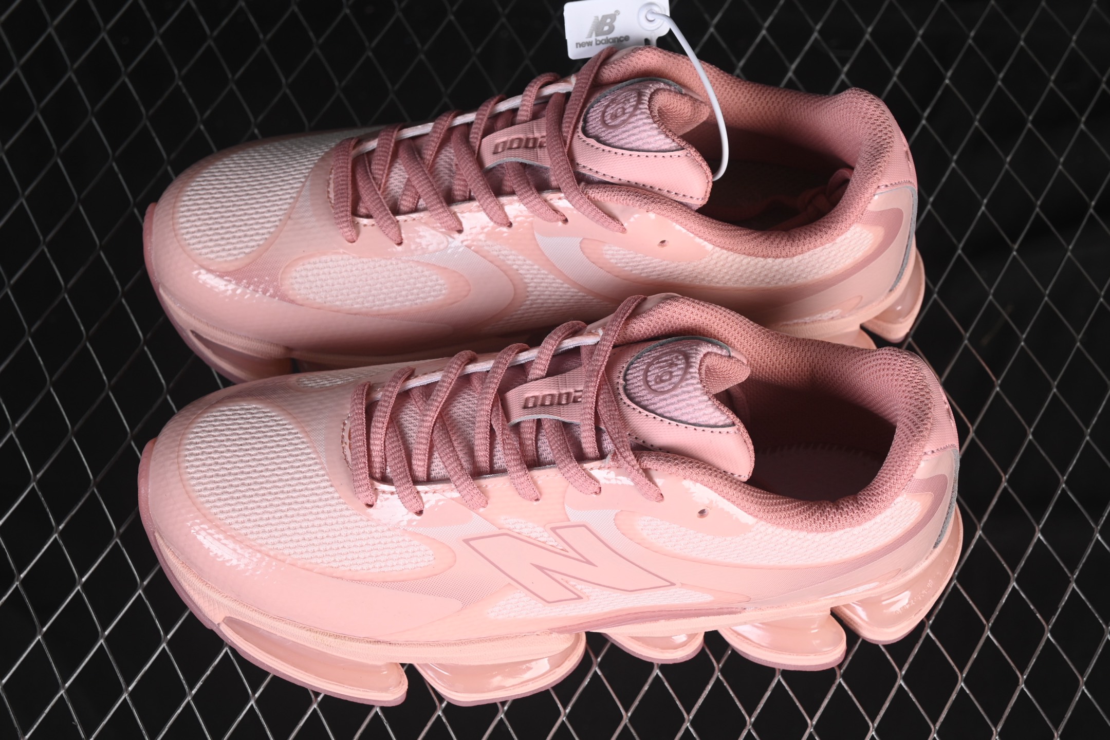 💰260纯原 New Balance 2000系列复古老爹风休闲运动慢跑鞋 U2000JG
尺码：36 37 37.5 38 38.5 39 40 40.5 41 42 42.5 43 44 44.5 45 46.5 3.D4