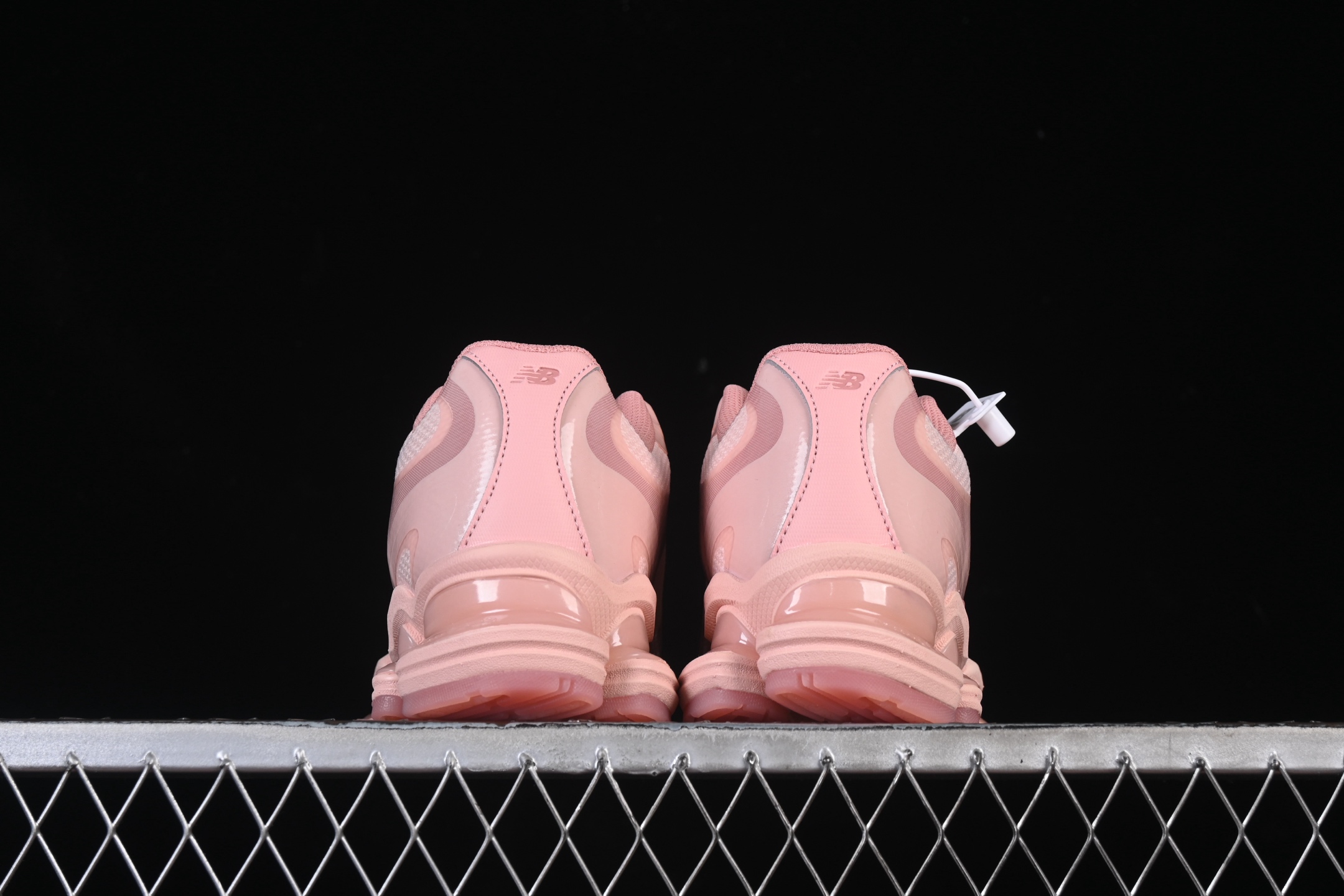 💰260纯原 New Balance 2000系列复古老爹风休闲运动慢跑鞋 U2000JG
尺码：36 37 37.5 38 38.5 39 40 40.5 41 42 42.5 43 44 44.5 45 46.5 3.D4