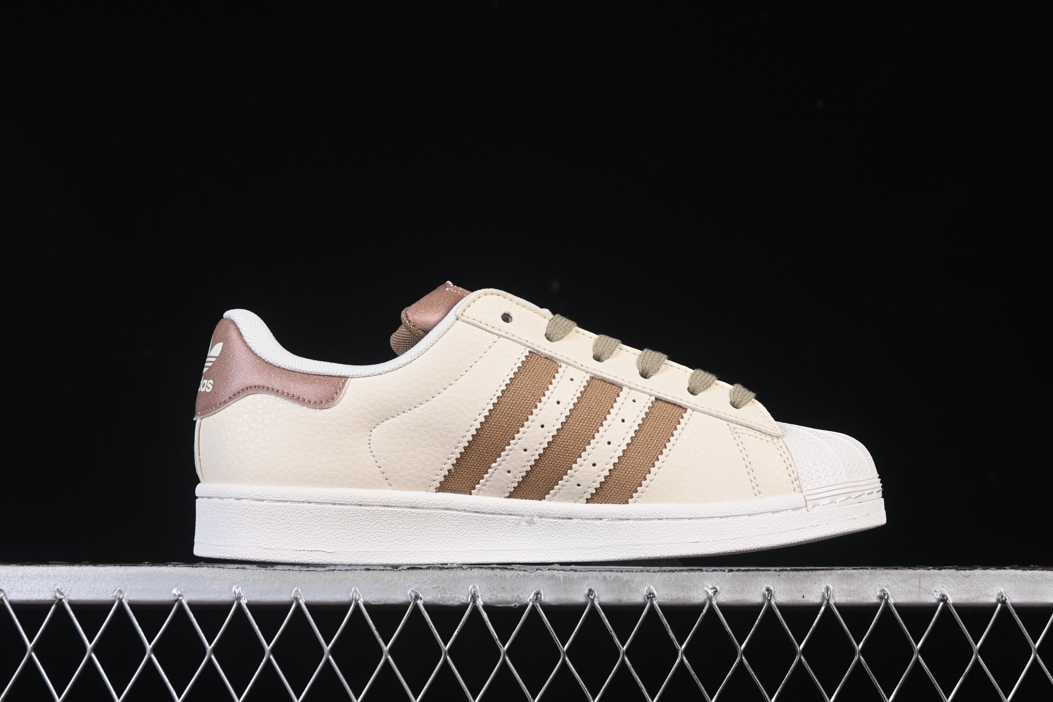 💰180纯原
 Adidas Superstar II JR6988 贝壳头休闲板鞋
尺码：35 36 36.5 37 38 38.5 39 40 40.5 41 42 42.5 43 44.5 45 G.C3