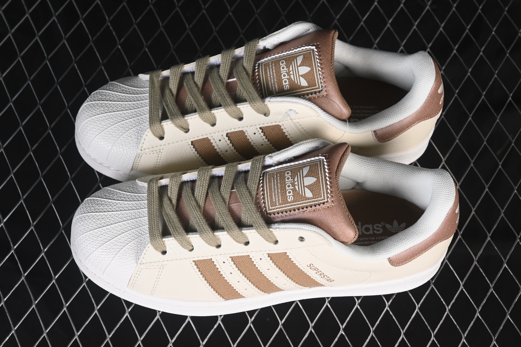 💰180纯原
 Adidas Superstar II JR6988 贝壳头休闲板鞋
尺码：35 36 36.5 37 38 38.5 39 40 40.5 41 42 42.5 43 44.5 45 G.C3