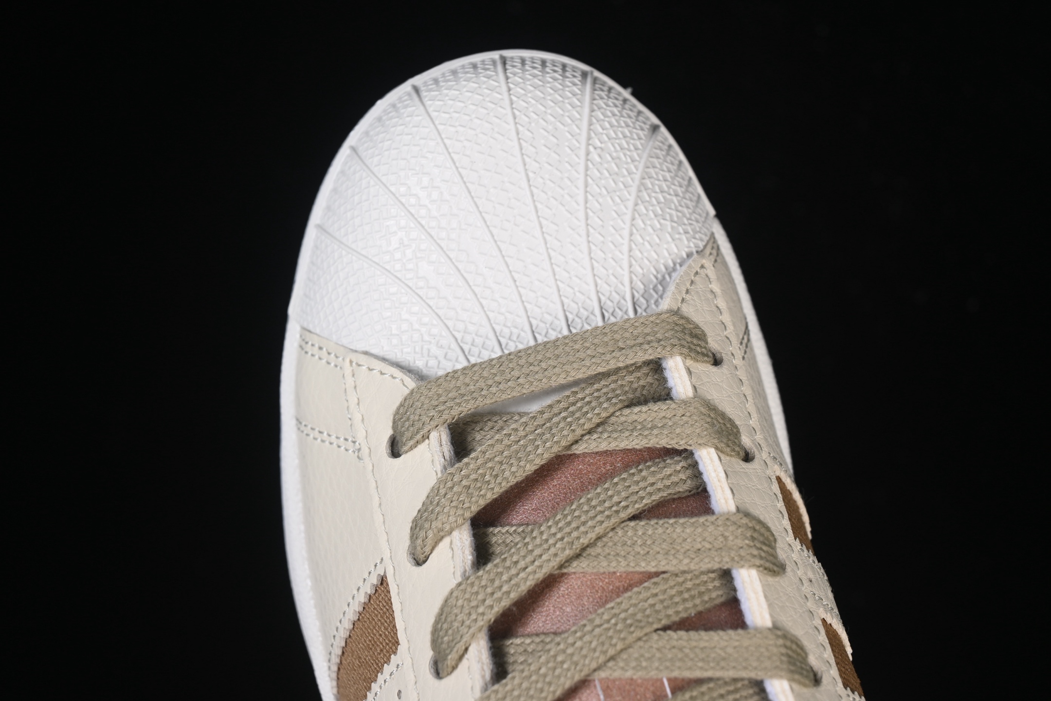 💰180纯原
 Adidas Superstar II JR6988 贝壳头休闲板鞋
尺码：35 36 36.5 37 38 38.5 39 40 40.5 41 42 42.5 43 44.5 45 G.C3