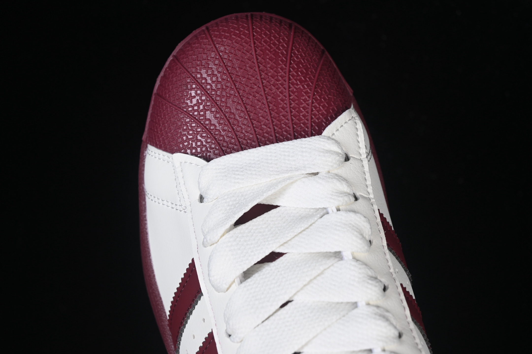💰180纯原
Adidas Superstar II KJ6981 贝壳头休闲板鞋
尺码：35 36 36.5 37 38 38.5 39 40 G.C3