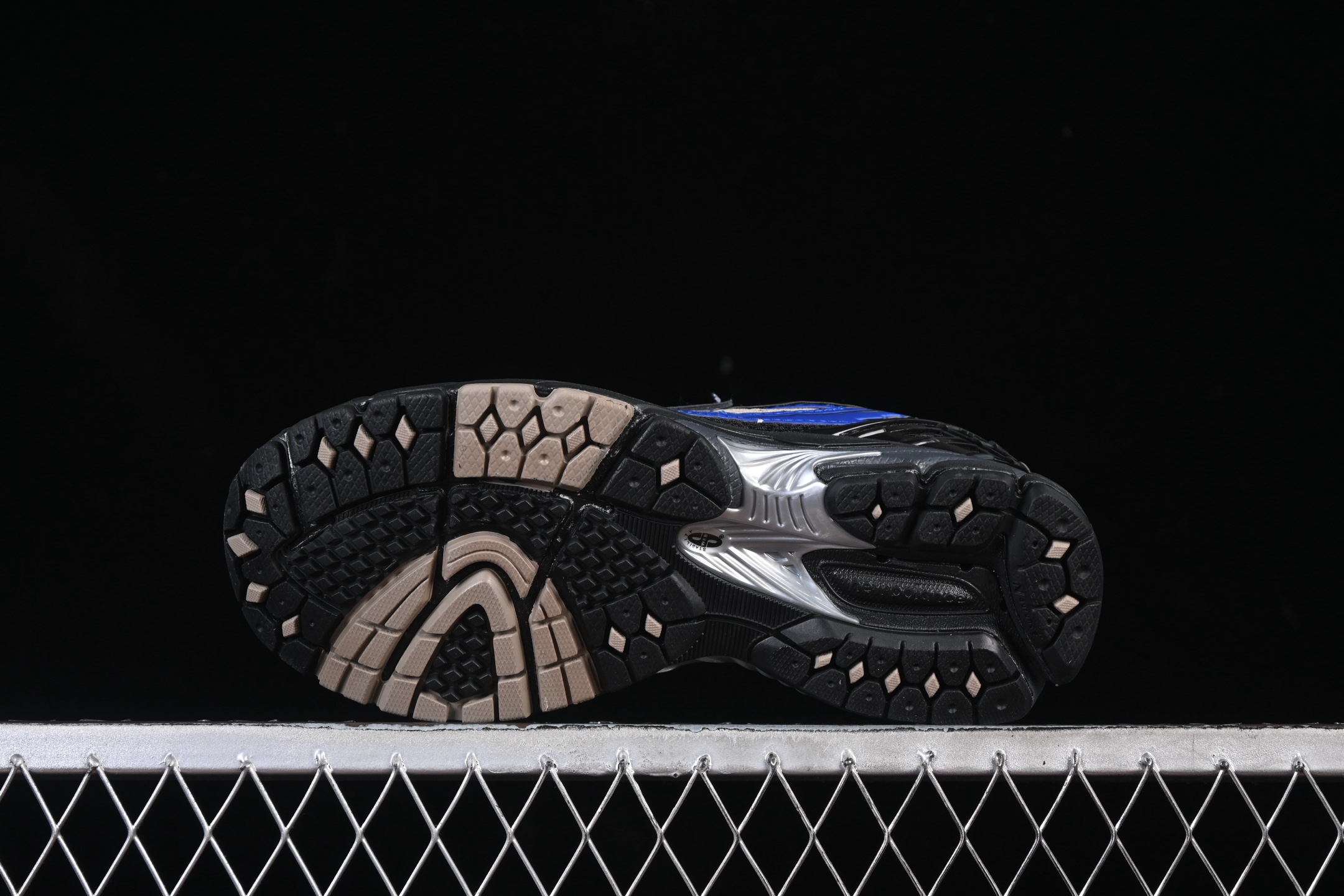 💰220纯原
New Balance 1906系列 乐福休闲鞋 U1906LAR
#采用轻质牛剖革拼接透气网眼衬垫织物鞋面材质 T-Beam大底提供足步弓支撑，保持步态稳定 后跟搭载外露缓震胶
尺码：36 37 37.5 38 38.5 39 40 40.5 41 42 42.5 43 44 45 N.C3