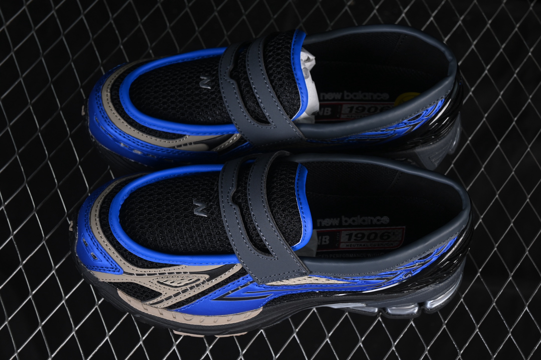 💰220纯原
New Balance 1906系列 乐福休闲鞋 U1906LAR
#采用轻质牛剖革拼接透气网眼衬垫织物鞋面材质 T-Beam大底提供足步弓支撑，保持步态稳定 后跟搭载外露缓震胶
尺码：36 37 37.5 38 38.5 39 40 40.5 41 42 42.5 43 44 45 N.C3