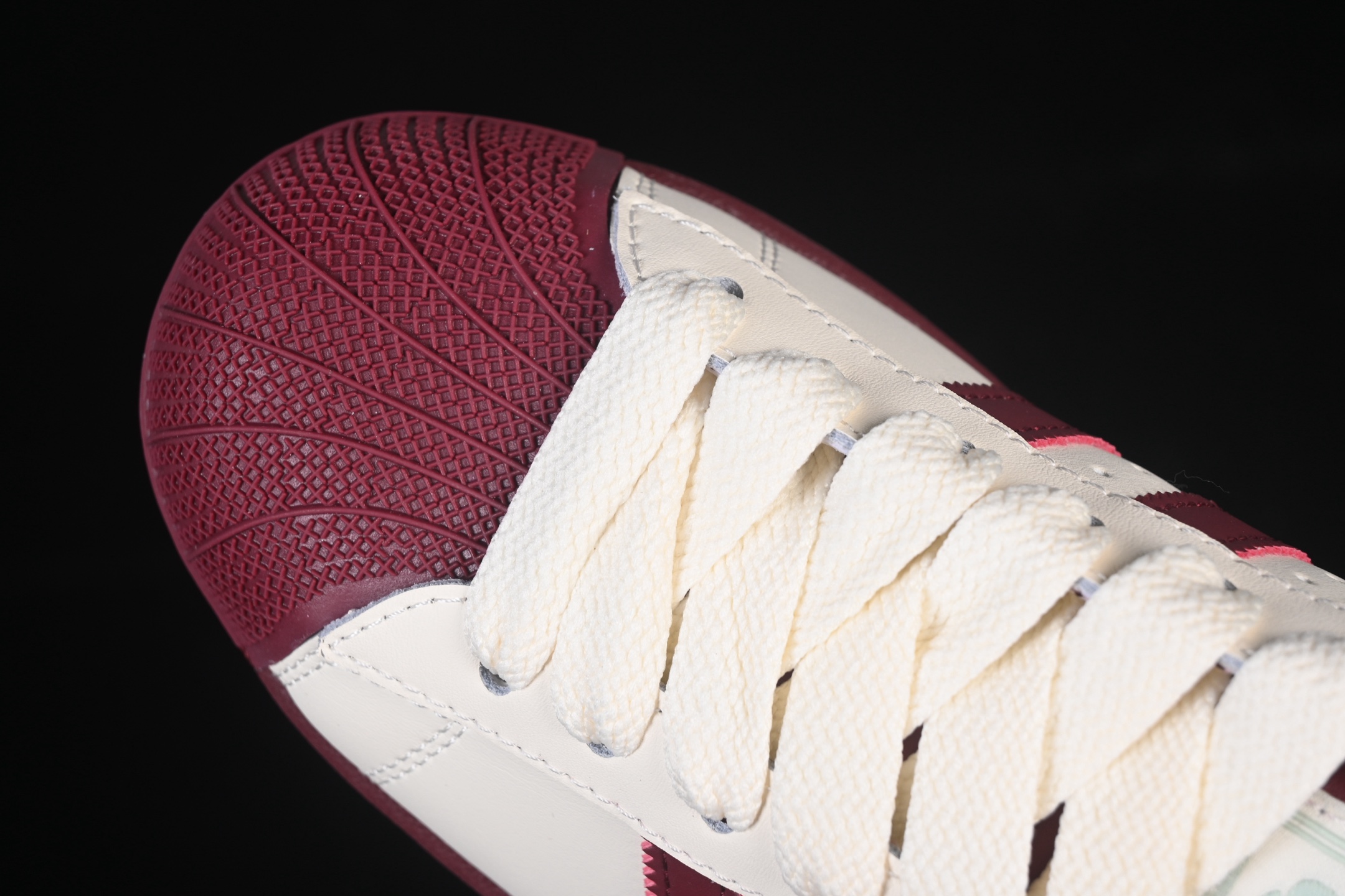 💰190纯原
 Adidas Originals Superstar II KJ6981 贝壳头休闲板鞋
#专柜同步配色 原鞋开发 正确板鞋 原材原料 细节无敌 清洁度完美 诠释最高工艺
尺码：35 36 36.5 37.5 38 38.5 39 40 40.5 41 42 42.5 43 44 44.5 45 F.C3