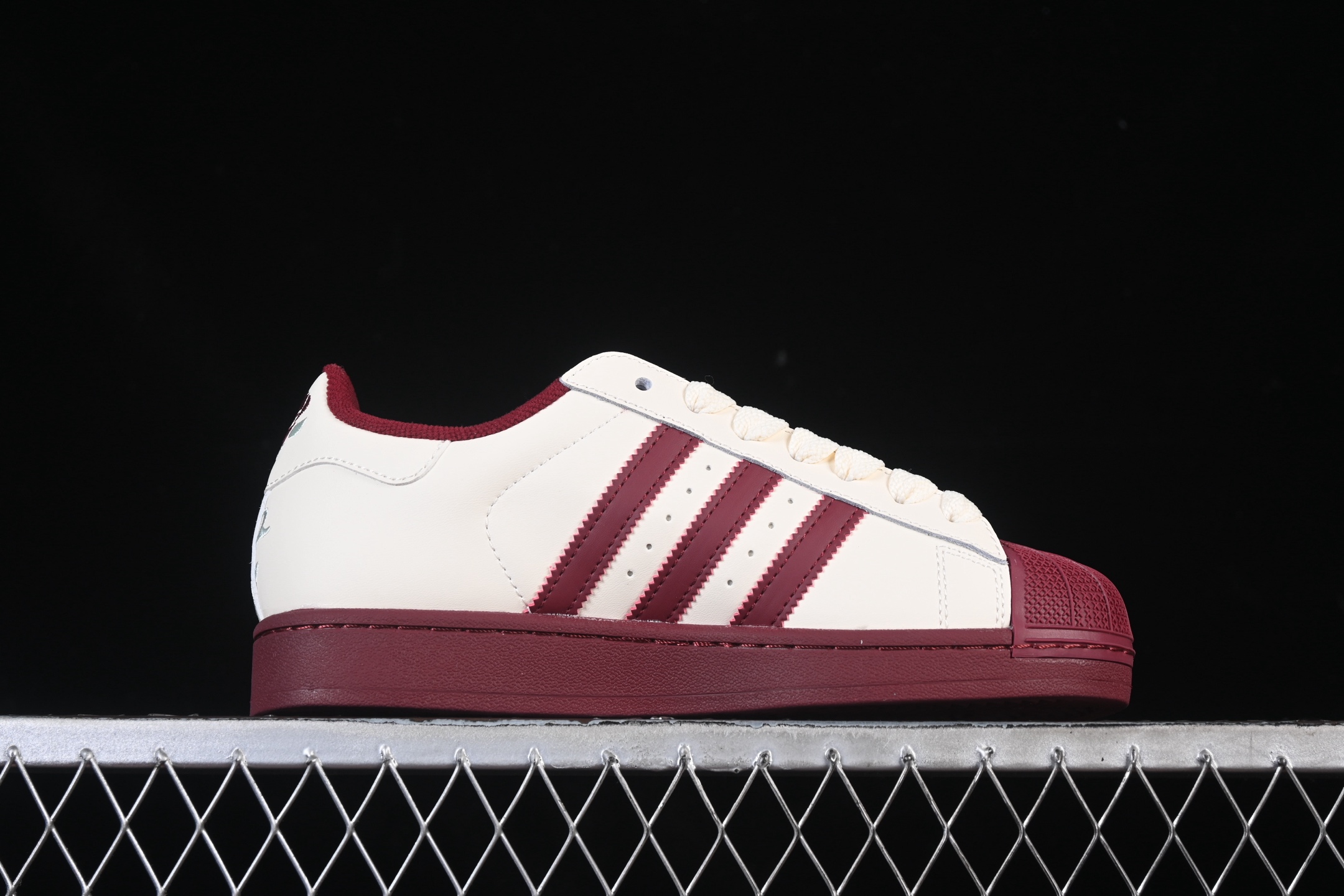💰190纯原
 Adidas Originals Superstar II KJ6981 贝壳头休闲板鞋
#专柜同步配色 原鞋开发 正确板鞋 原材原料 细节无敌 清洁度完美 诠释最高工艺
尺码：35 36 36.5 37.5 38 38.5 39 40 40.5 41 42 42.5 43 44 44.5 45 F.C3