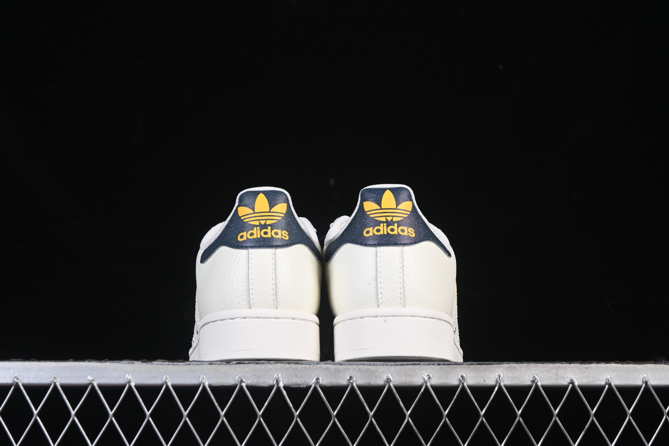 💰190纯原
 Adidas Originals Superstar II JR6989 贝壳头休闲板鞋
#专柜同步配色 原鞋开发 正确板鞋 原材原料 细节无敌 清洁度完美 诠释最高工艺
尺码：35 36 36.5 37.5 38 38.5 39 40 40.5 41 42 42.5 43 44 44.5 45 F.C3