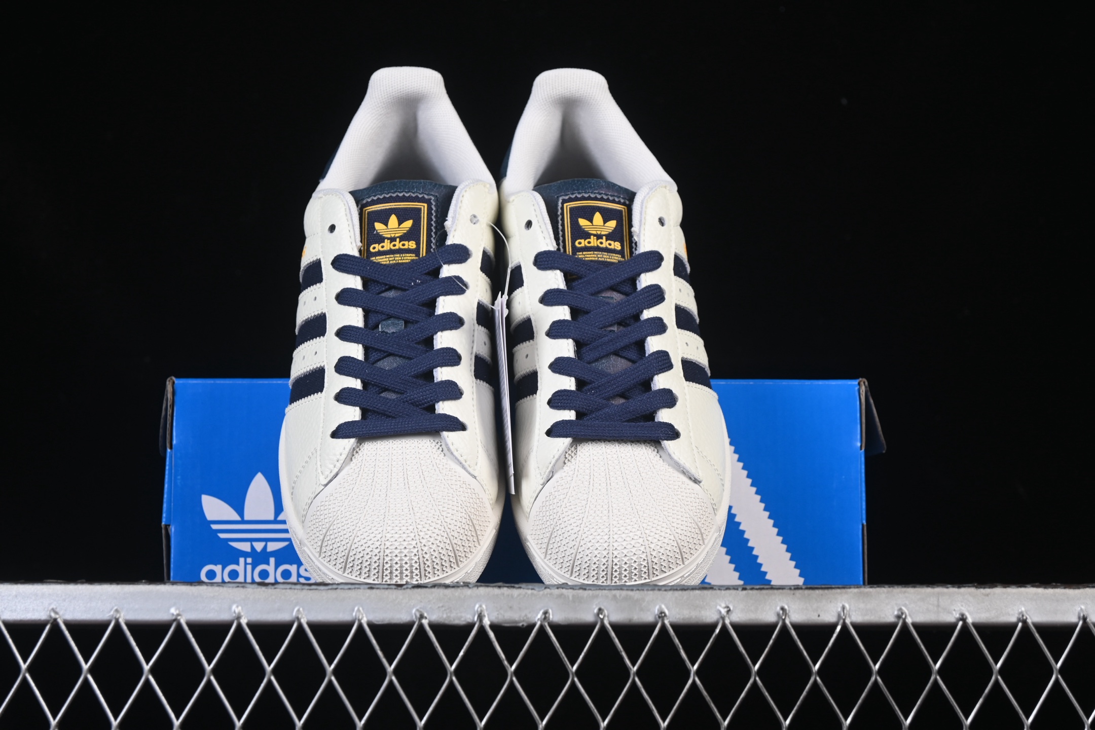 💰190纯原
 Adidas Originals Superstar II JR6989 贝壳头休闲板鞋
#专柜同步配色 原鞋开发 正确板鞋 原材原料 细节无敌 清洁度完美 诠释最高工艺
尺码：35 36 36.5 37.5 38 38.5 39 40 40.5 41 42 42.5 43 44 44.5 45 F.C3