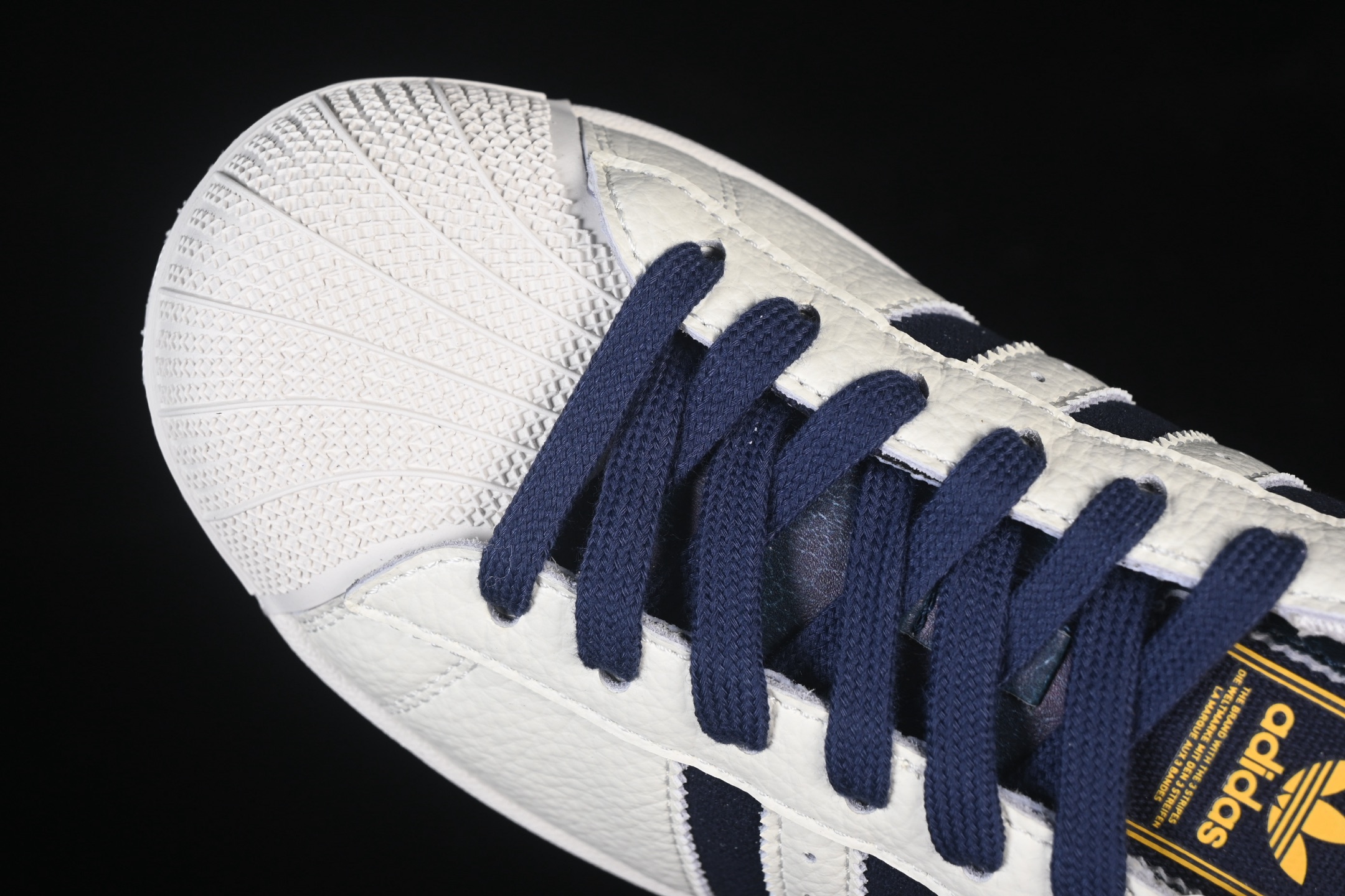 💰190纯原
 Adidas Originals Superstar II JR6989 贝壳头休闲板鞋
#专柜同步配色 原鞋开发 正确板鞋 原材原料 细节无敌 清洁度完美 诠释最高工艺
尺码：35 36 36.5 37.5 38 38.5 39 40 40.5 41 42 42.5 43 44 44.5 45 F.C3
