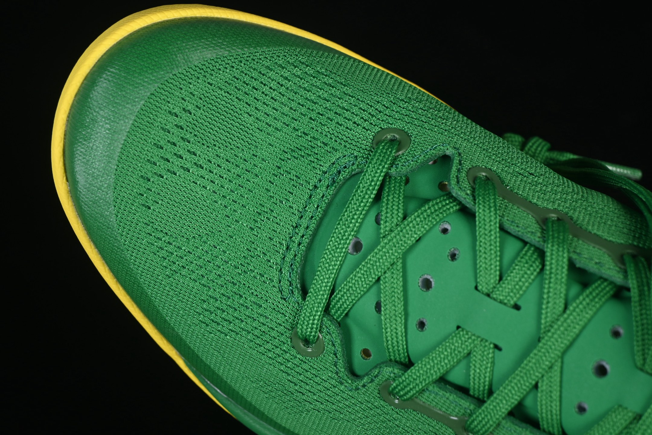 💰480外贸版 Nike Kobe 8 "SYSTEM" 科比8代 男子实战篮球鞋
#大厂出品 原楦原纸板 客供原厂材料开发 极致一眼正品既视感 细节如图所示
尺码：40 40.5 41 42 42.5 43 44 44.5 45 46 47.5 48.5 P.F6