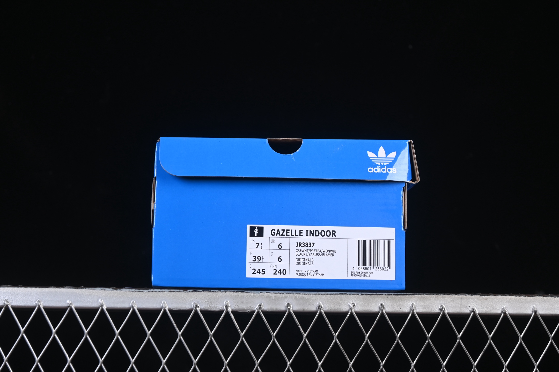 💰190纯原
Adidas Originals Gazelle Indoor JR3837 三叶草复古休闲防滑耐磨低帮板鞋
尺码：35 36 36.5 37 38 38.5 39 40 40.5 41 42 42.5 43 44 44.5 45 N.C3