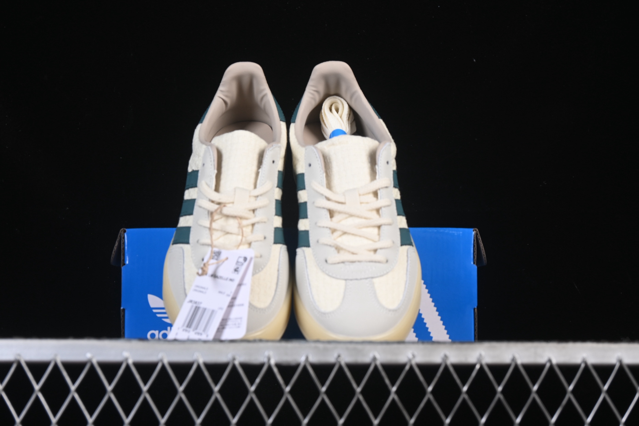 💰190纯原
Adidas Originals Gazelle Indoor JR3837 三叶草复古休闲防滑耐磨低帮板鞋
尺码：35 36 36.5 37 38 38.5 39 40 40.5 41 42 42.5 43 44 44.5 45 N.C3