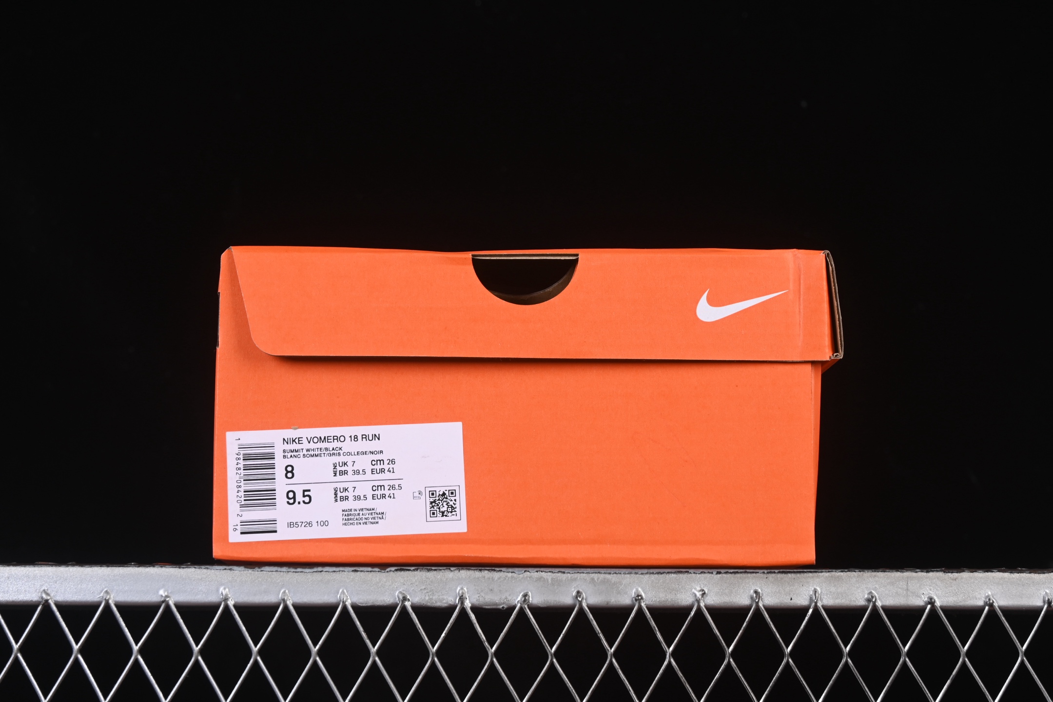 💰200纯原
 Nike Air Zoom Vomero 18 登月18 缓震休闲跑鞋 IB5726-100
尺码：36 36.5 37.5 38 38.5 39 40 40.5 41 42 42.5 43 44 44.5 45 46 N.D4
