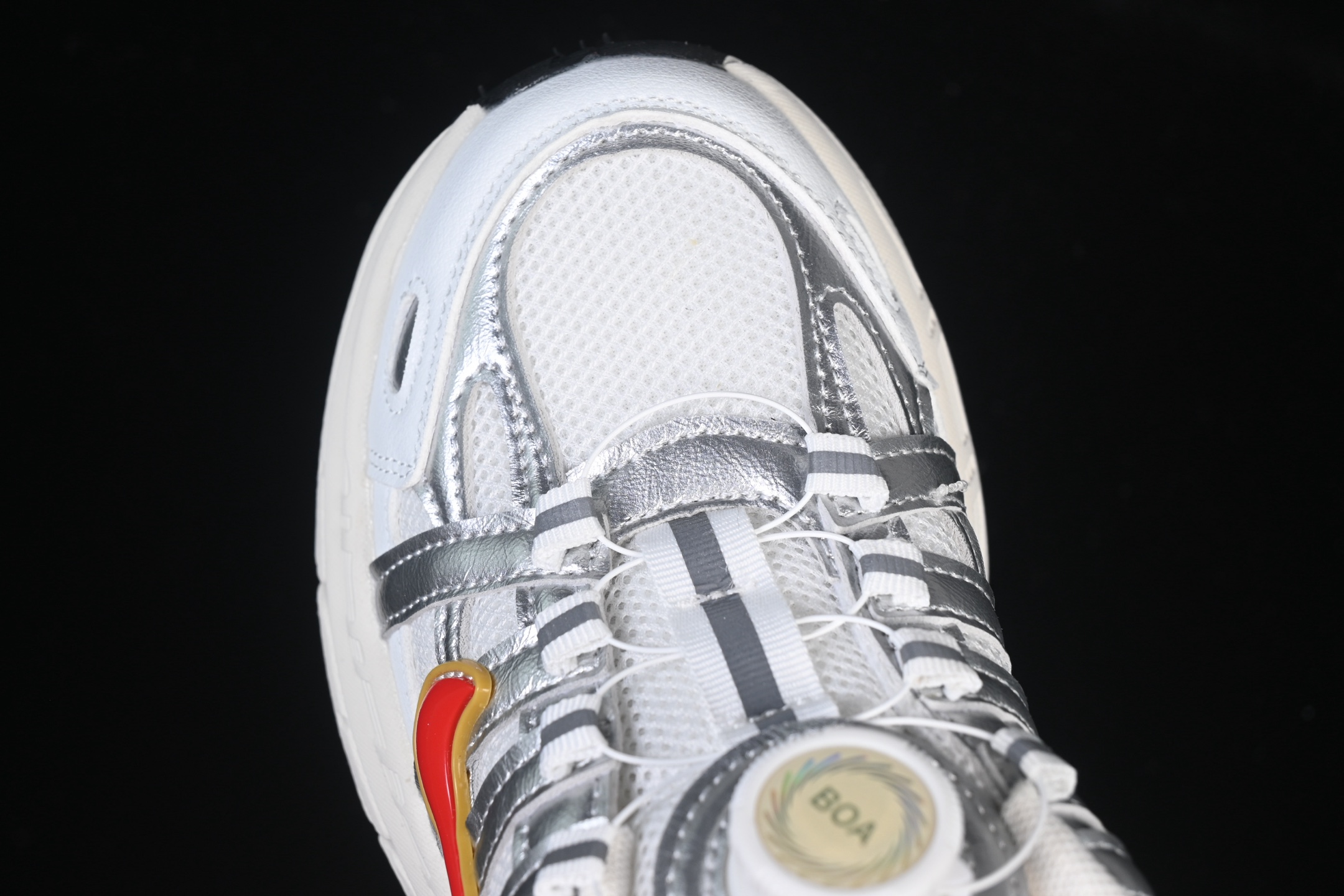 💰170纯原
Nike P-6000 复古休闲运动童鞋 白银红勾
尺码：27 28 29.5 30 31 32 33.5 34 35 J.C3