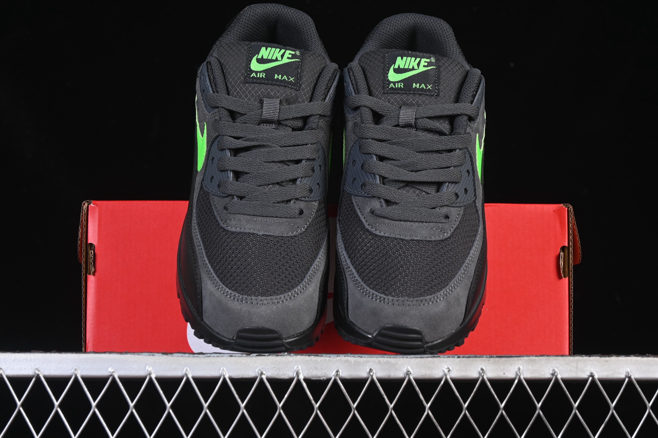 💰220纯原
Nike Air Max 90 耐克复古气垫跑鞋 DM0029-015
尺码：36 36.5 37.5 38 38.5 39 40 40.5 41 42 42.5 43 44 44.5 45 46 B.C3