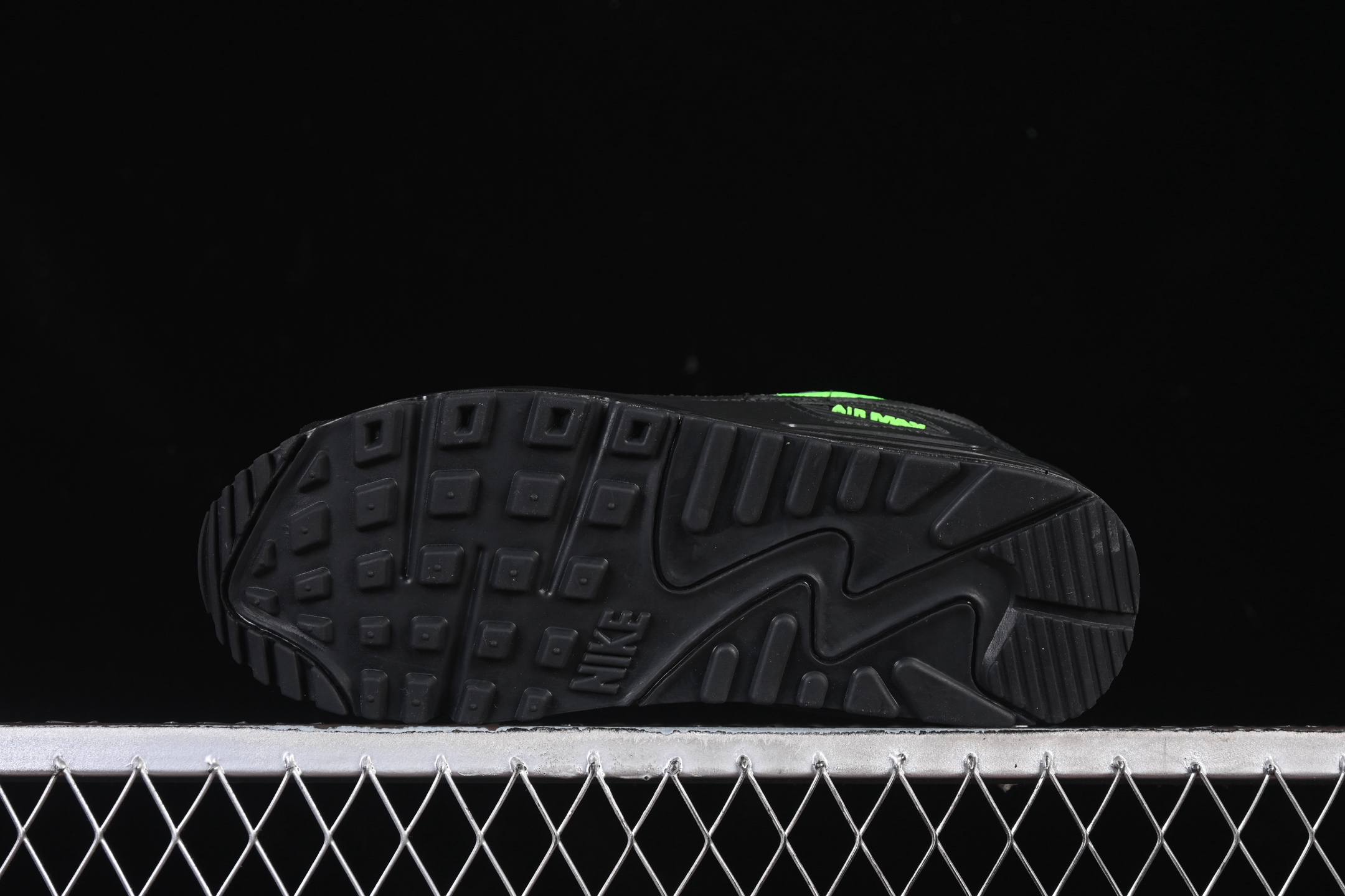 💰220纯原
Nike Air Max 90 耐克复古气垫跑鞋 DM0029-015
尺码：36 36.5 37.5 38 38.5 39 40 40.5 41 42 42.5 43 44 44.5 45 46 B.C3