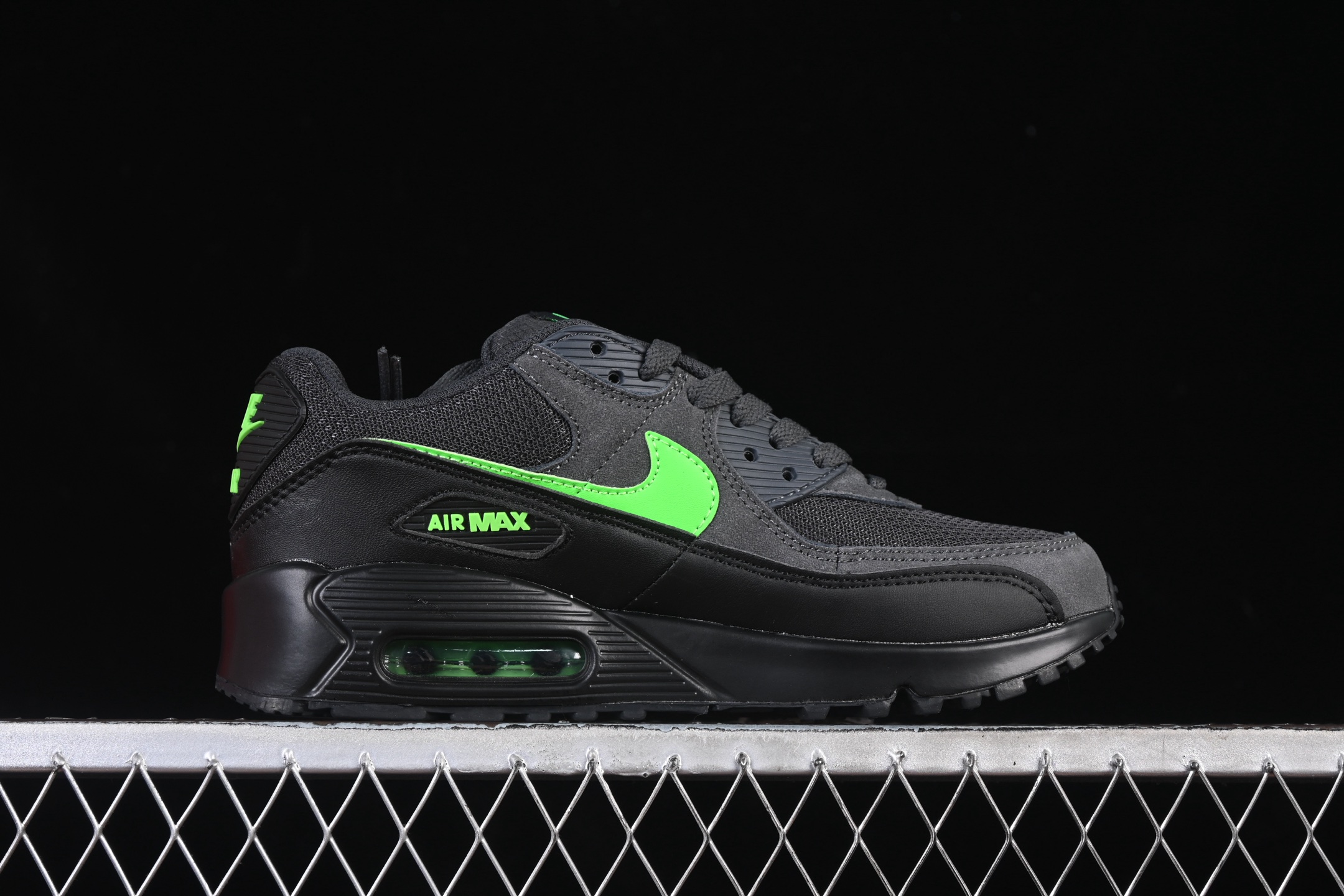 💰220纯原
Nike Air Max 90 耐克复古气垫跑鞋 DM0029-015
尺码：36 36.5 37.5 38 38.5 39 40 40.5 41 42 42.5 43 44 44.5 45 46 B.C3