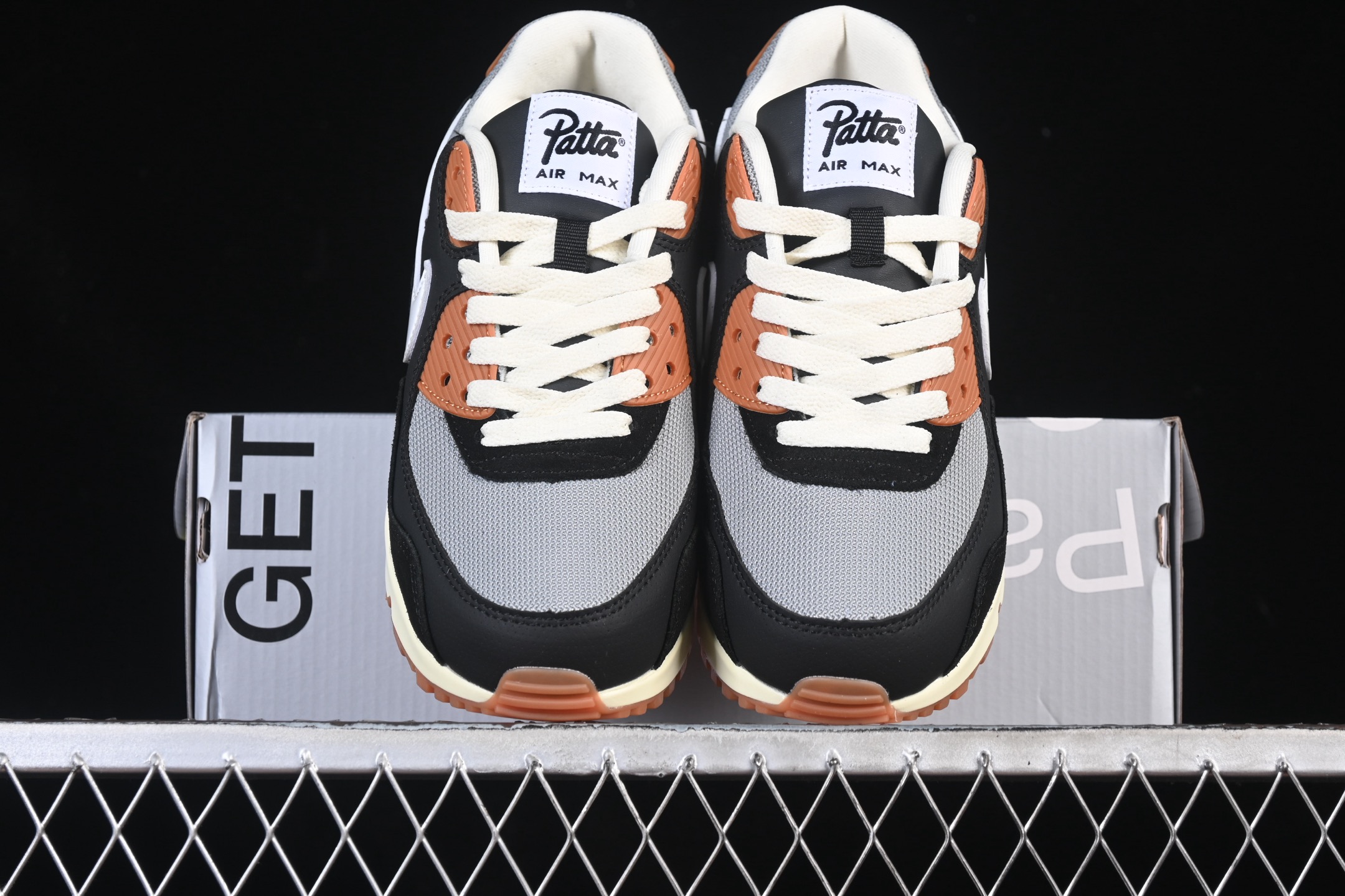 💰220纯原
 Nike Air Max 90 耐克复古气垫跑鞋 IF5605-002
尺码：36 36.5 37.5 38 38.5 39 40 40.5 41 42 42.5 43 44 44.5 45 46 B.C3