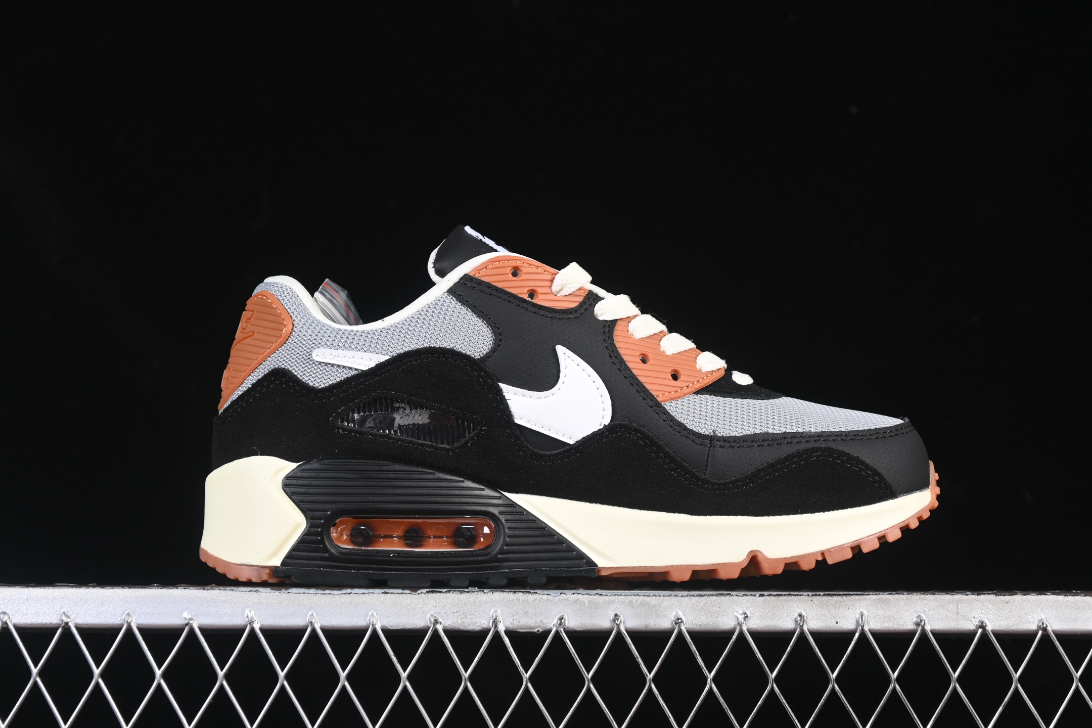 💰220纯原
 Nike Air Max 90 耐克复古气垫跑鞋 IF5605-002
尺码：36 36.5 37.5 38 38.5 39 40 40.5 41 42 42.5 43 44 44.5 45 46 B.C3