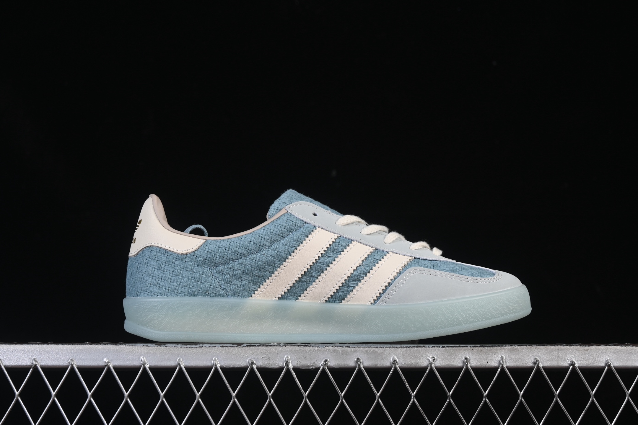💰190纯原
 Adidas Originals Gazelle Indoor JR8852 三叶草复古休闲防滑耐磨低帮板鞋
尺码：35 36 36.5 37 38 38.5 39 40 40.5 41 42 42.5 43 44 44.5 45 N.C3