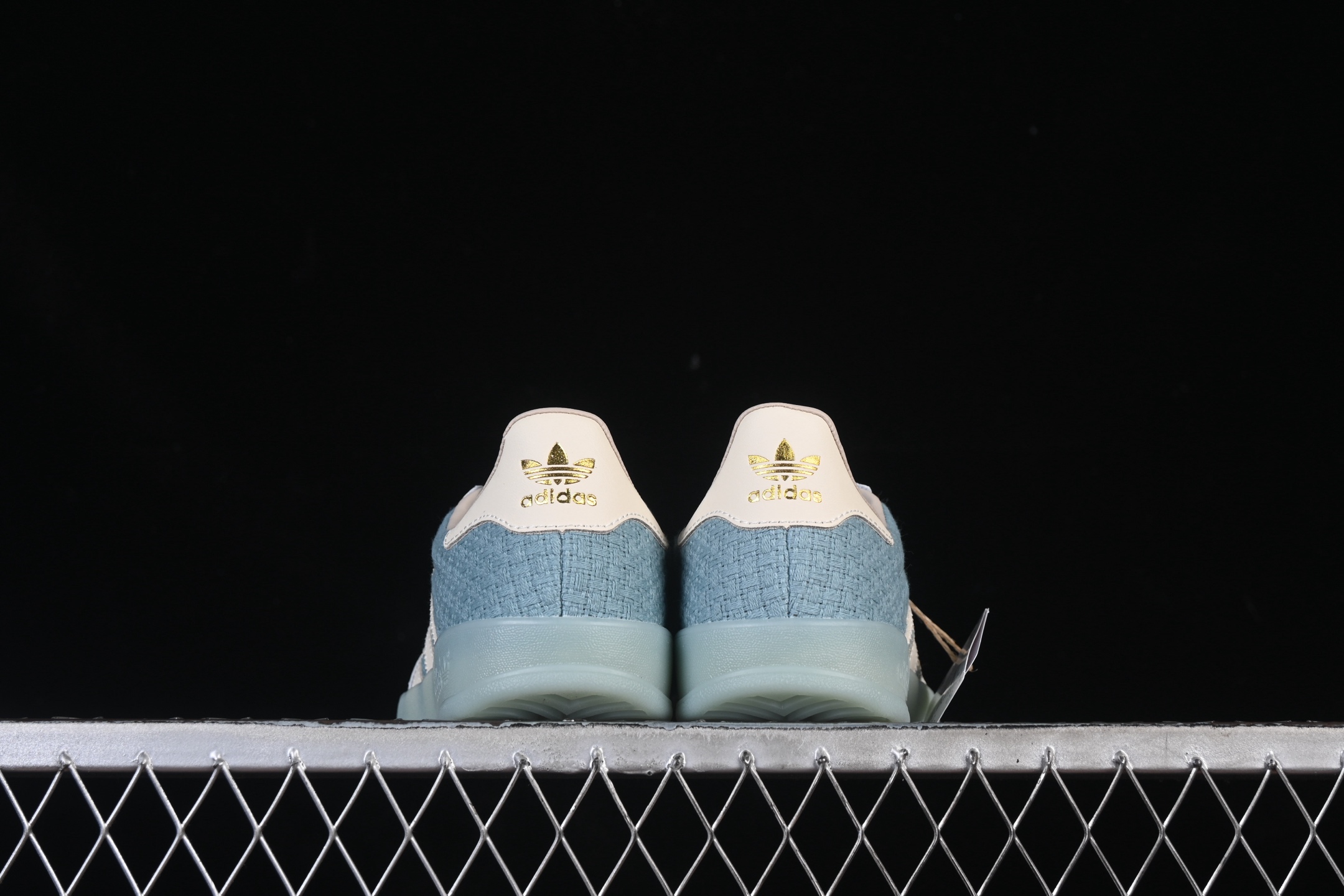 💰190纯原
 Adidas Originals Gazelle Indoor JR8852 三叶草复古休闲防滑耐磨低帮板鞋
尺码：35 36 36.5 37 38 38.5 39 40 40.5 41 42 42.5 43 44 44.5 45 N.C3