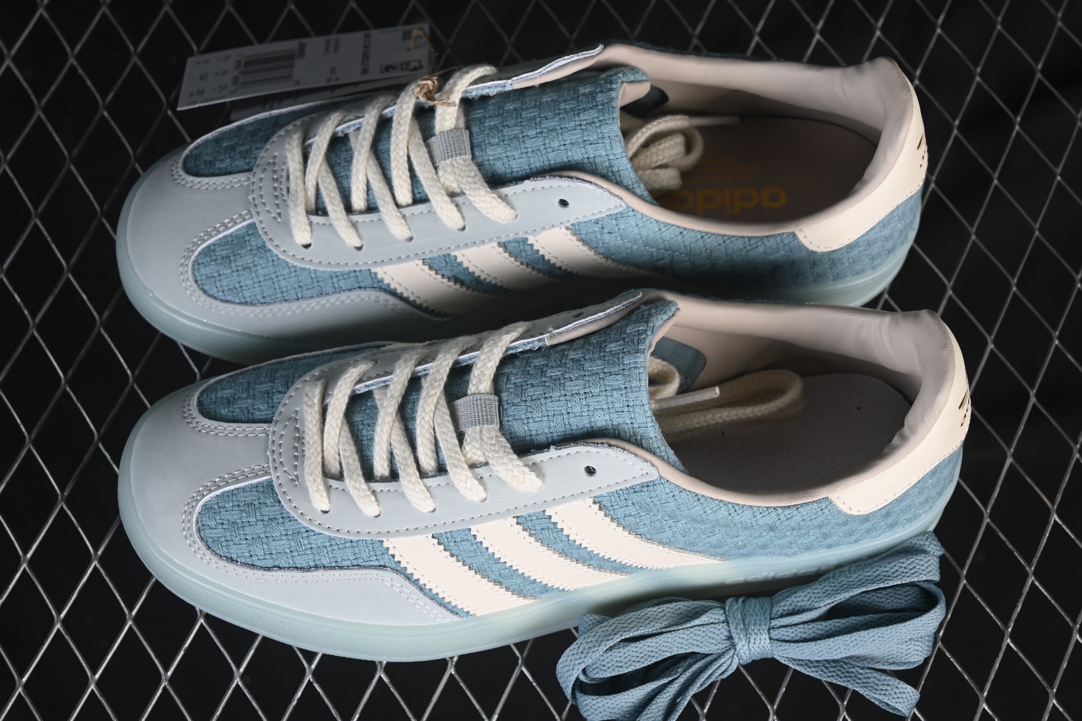 💰190纯原
 Adidas Originals Gazelle Indoor JR8852 三叶草复古休闲防滑耐磨低帮板鞋
尺码：35 36 36.5 37 38 38.5 39 40 40.5 41 42 42.5 43 44 44.5 45 N.C3