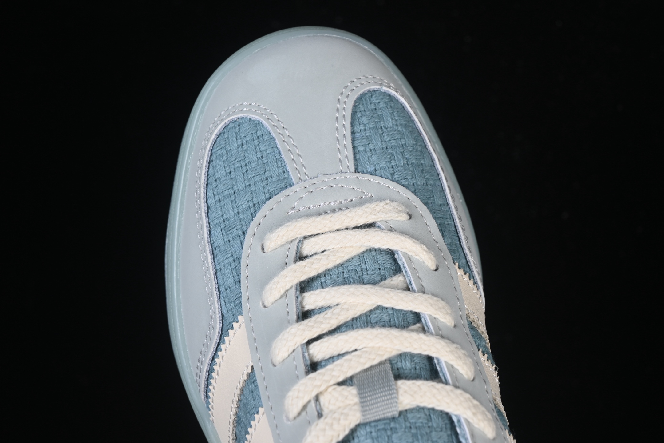 💰190纯原
 Adidas Originals Gazelle Indoor JR8852 三叶草复古休闲防滑耐磨低帮板鞋
尺码：35 36 36.5 37 38 38.5 39 40 40.5 41 42 42.5 43 44 44.5 45 N.C3