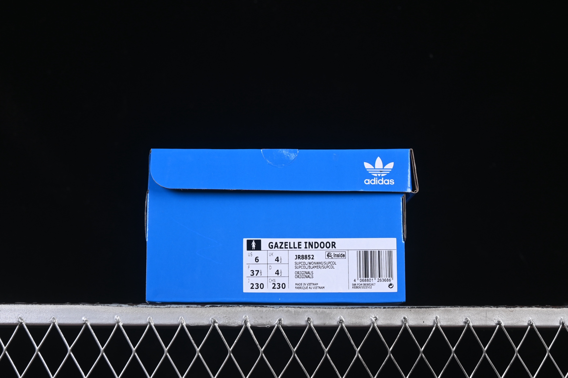 💰190纯原
 Adidas Originals Gazelle Indoor JR8852 三叶草复古休闲防滑耐磨低帮板鞋
尺码：35 36 36.5 37 38 38.5 39 40 40.5 41 42 42.5 43 44 44.5 45 N.C3